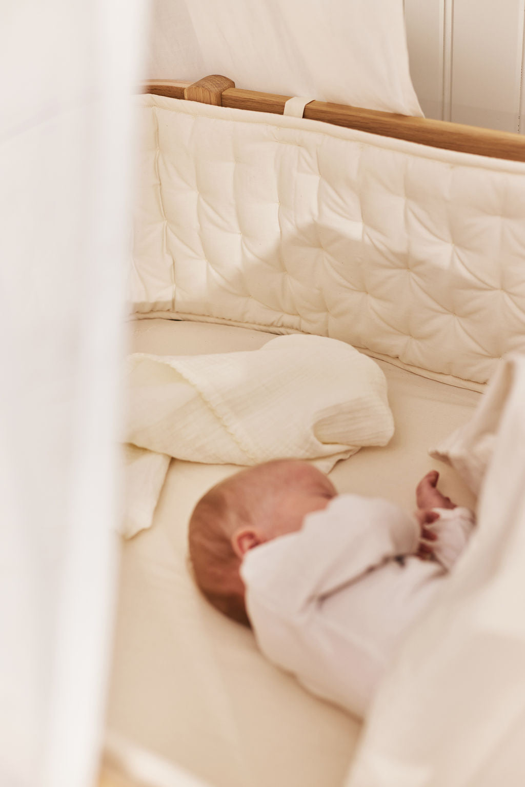 Spannbettlaken & Moltons mit Nässeschutz – Für Wiege, Baby- und Kinderbett