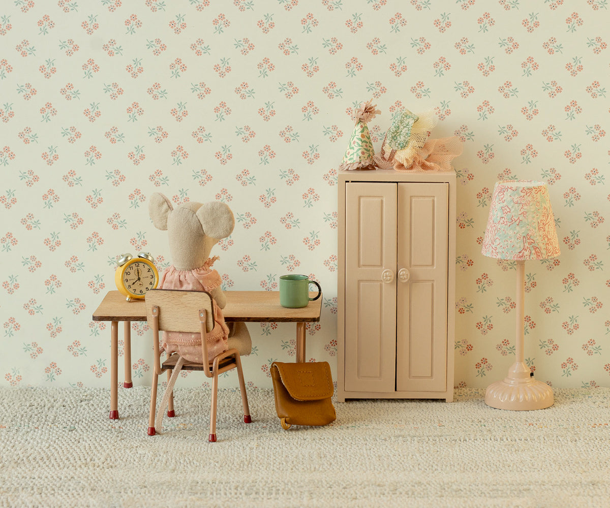 Maileg Schrank in hellrosa für das Mäuse Puppenhaus und fantasievolles Spielen.