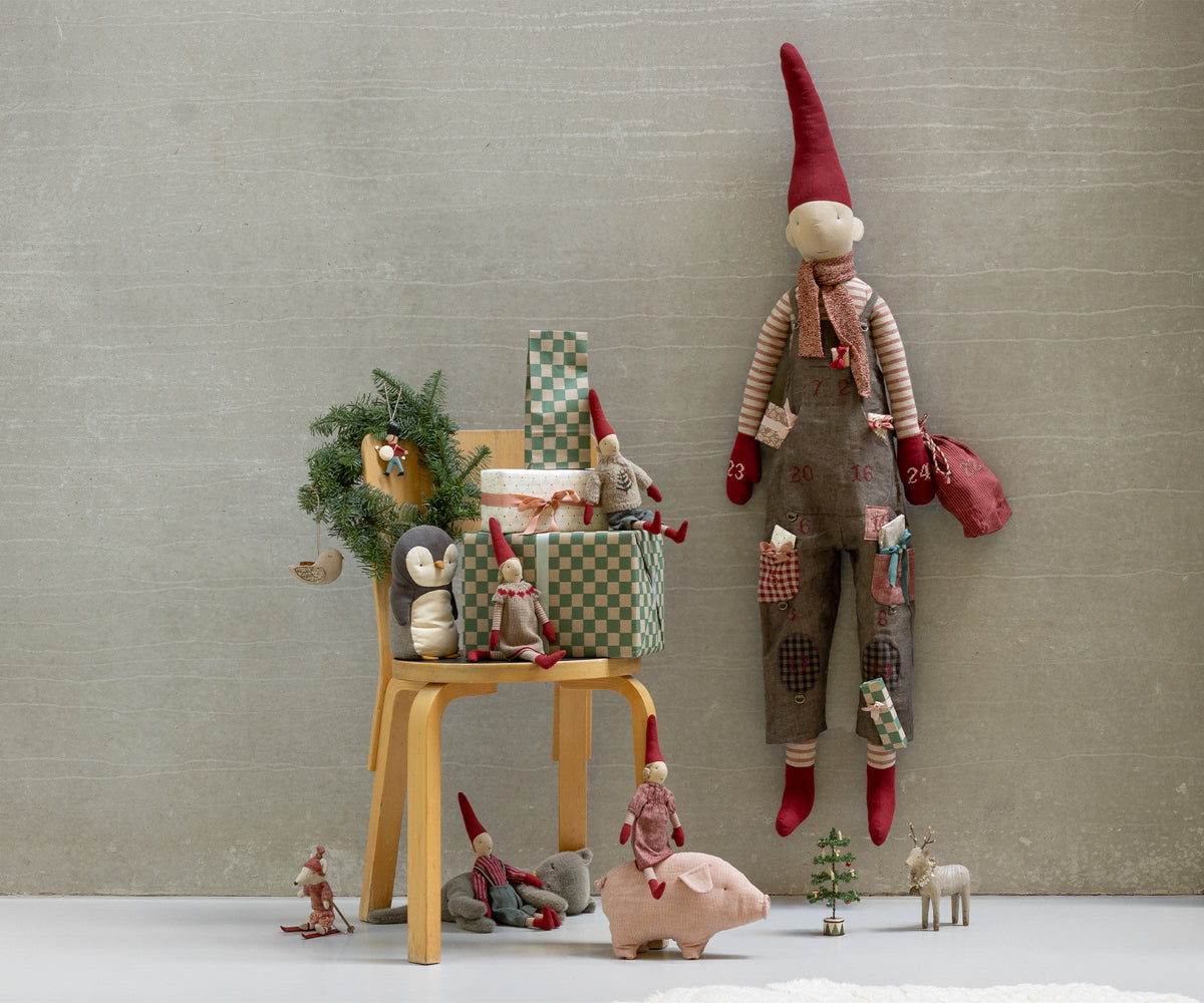 Maileg-Pixy-Size-2-Mädchen-rotes-Kleid-14-5422-00