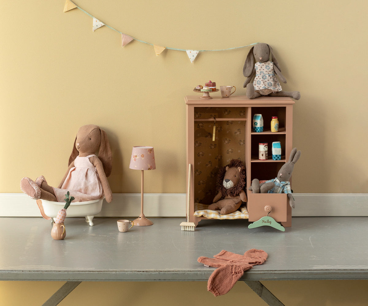 Maileg-Bunny-grösse-3-chocolate-brown-kleid und schuhe-16-6300-00