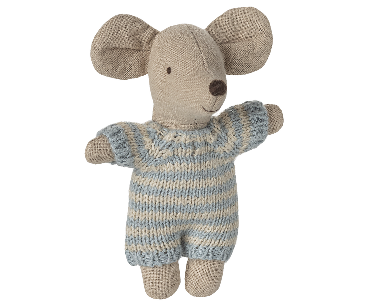 Maileg-Babymouse-in-carry-cot-17-5003-00