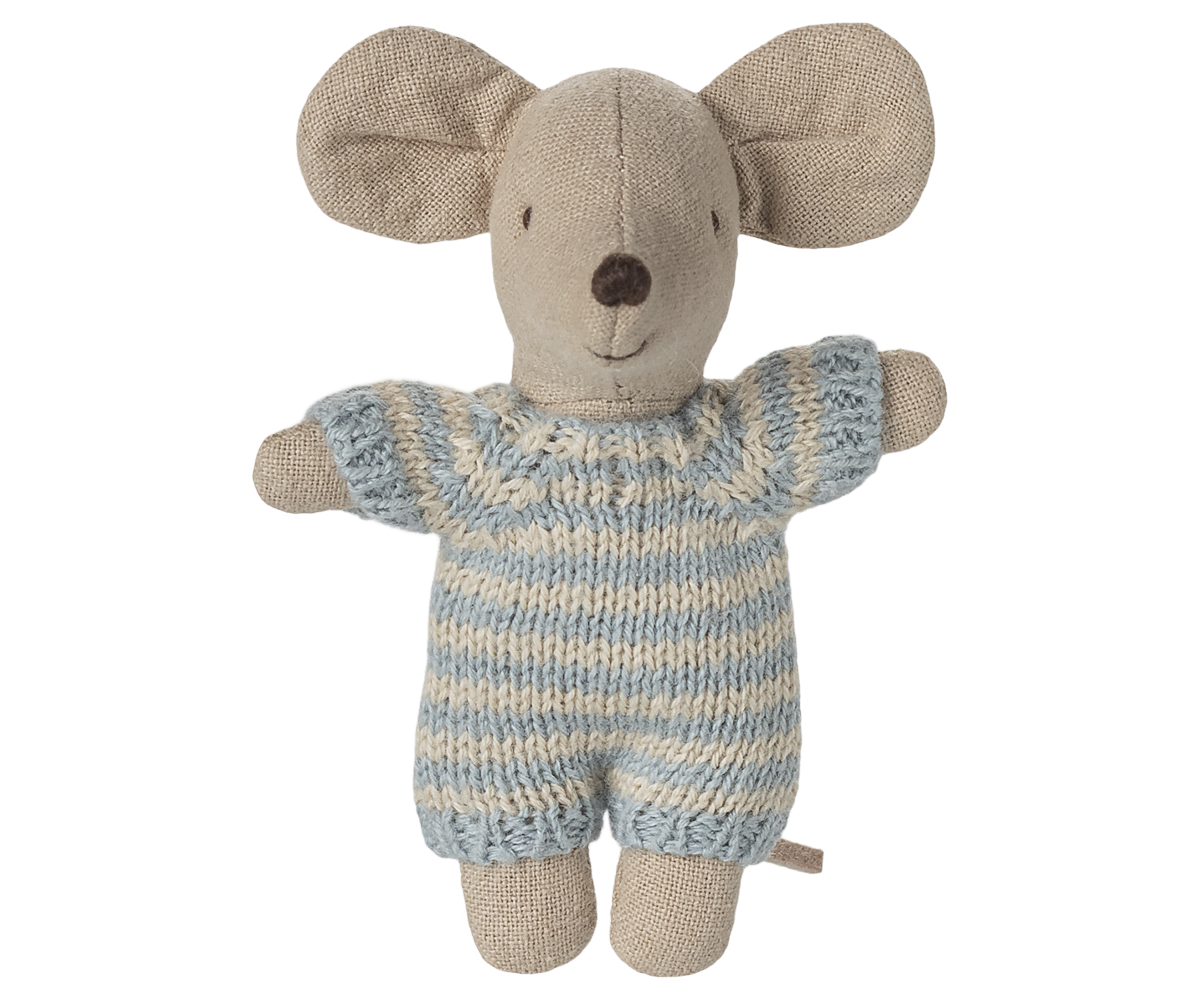 Maileg-Babymouse-in-carry-cot-17-5003-00