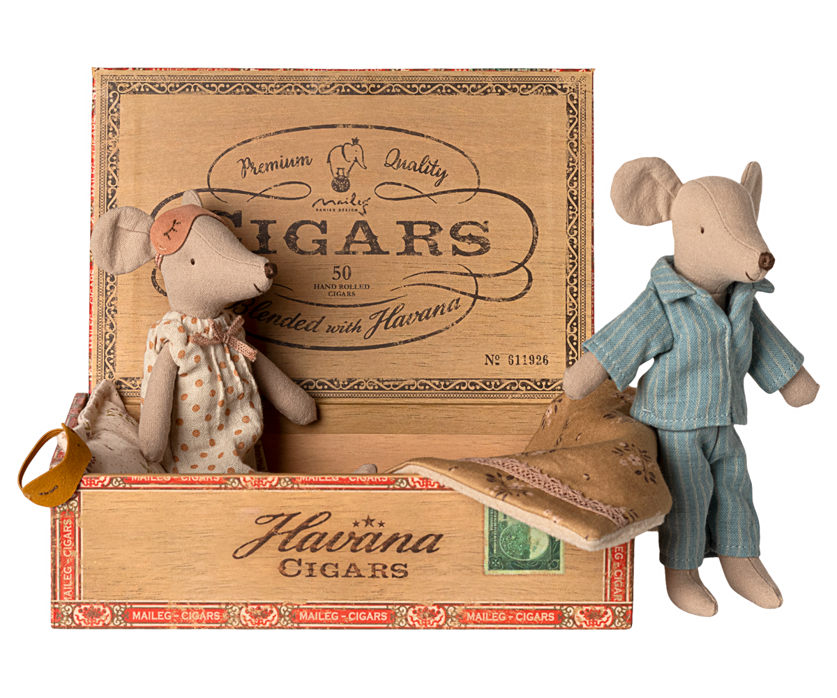 Maileg-Mama-und-Papa-Maus-in-Zigarrenbox-17-5313-00