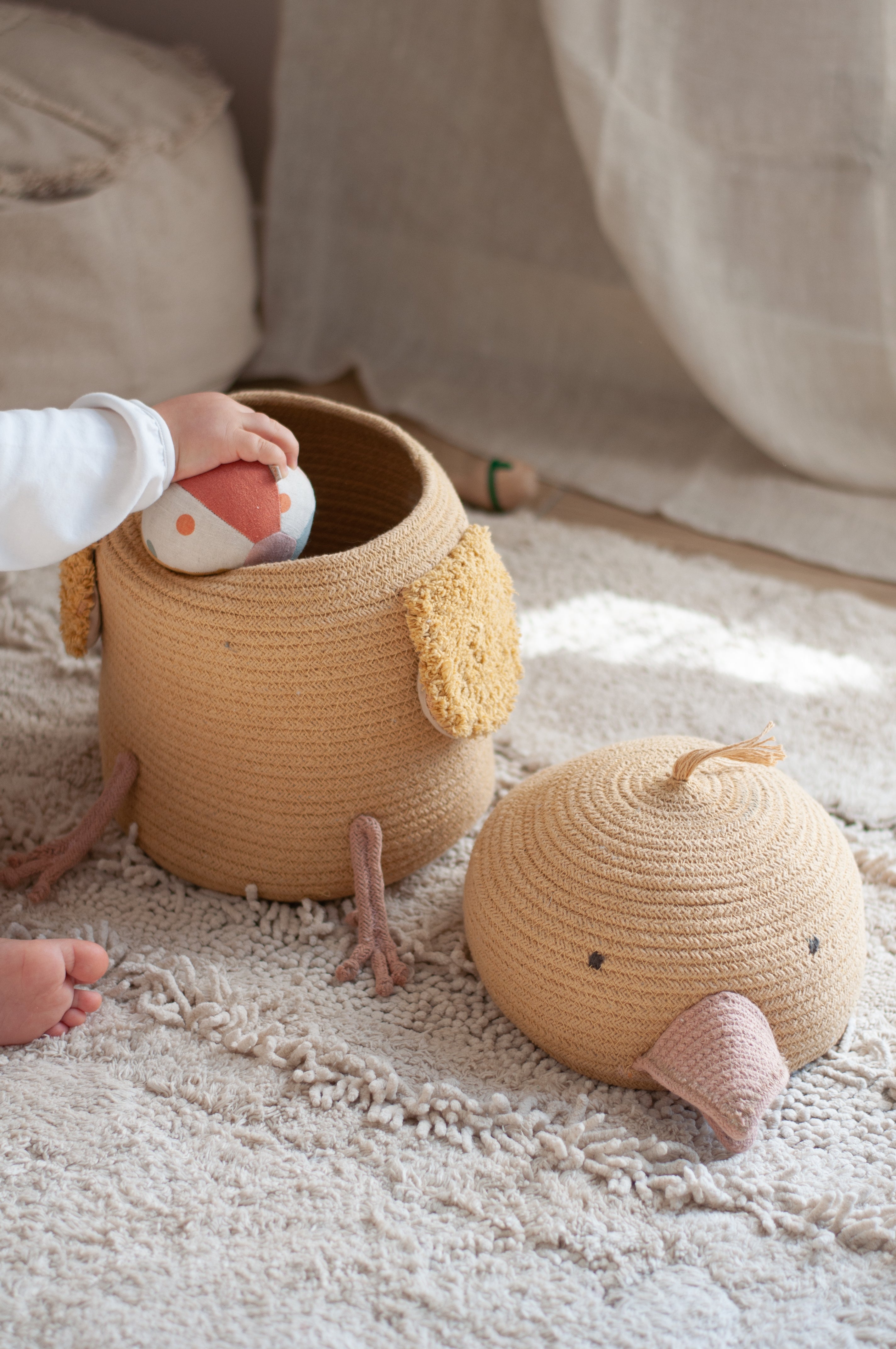 Lorena-Canals-Animal-Crew-Basket-Charlie-chicken