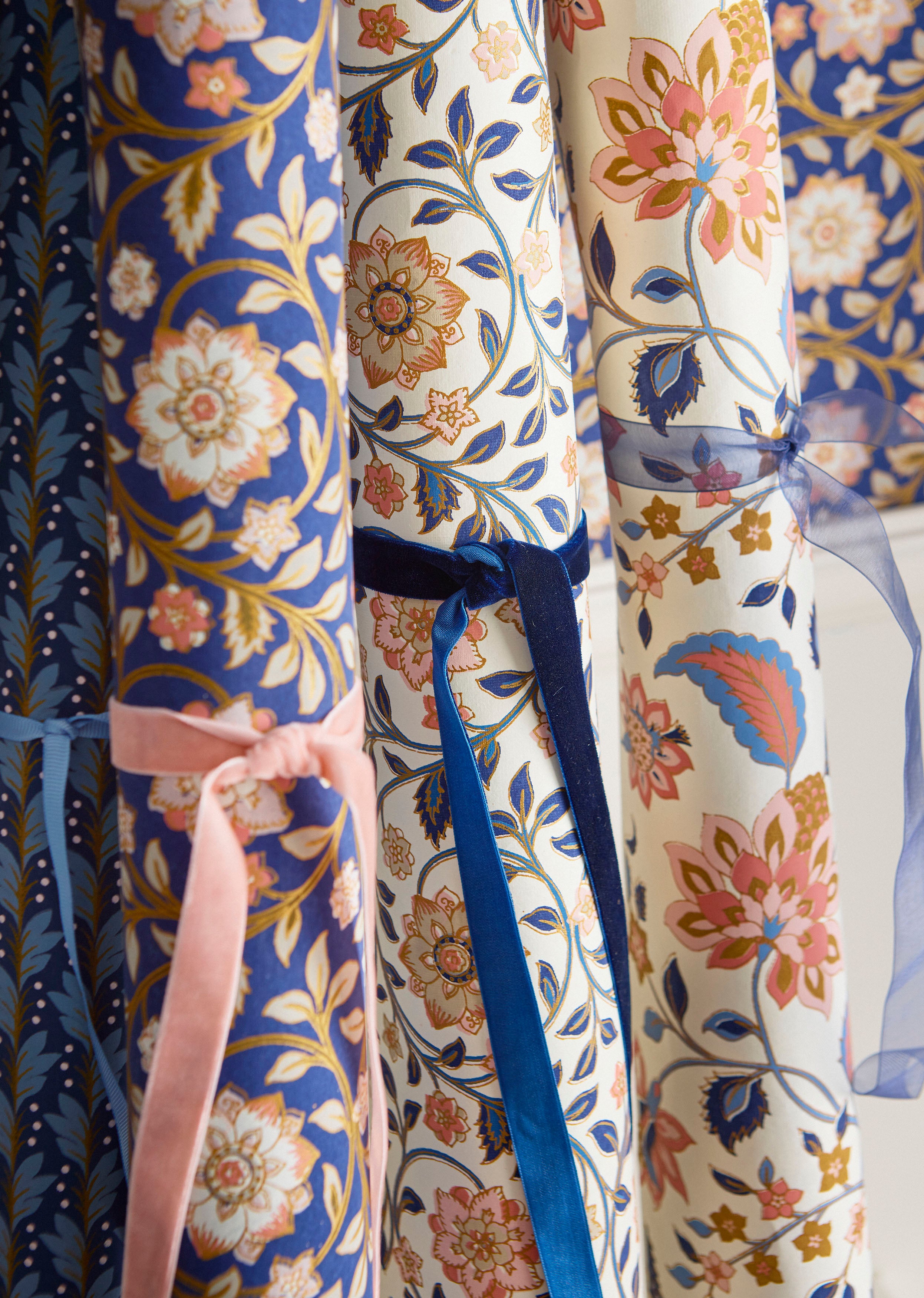 Bungalow-Denmark-Geschenkpapier-10m-Roja-Ink-Blue-WRP10ROJ293