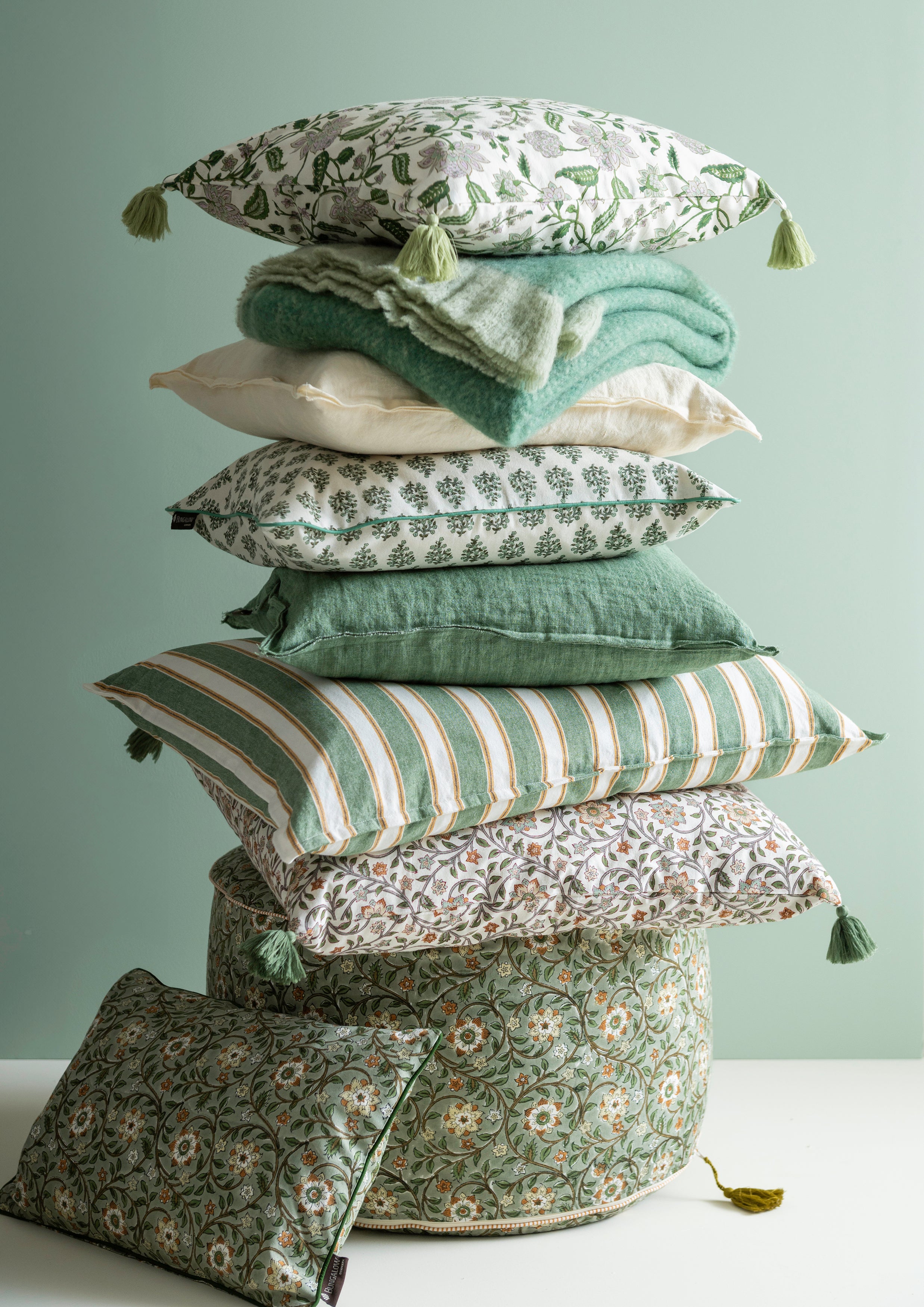 Bungalow-Denmark-Kissenhuelle-50x50cm-Verona-Basil-CC50VER385