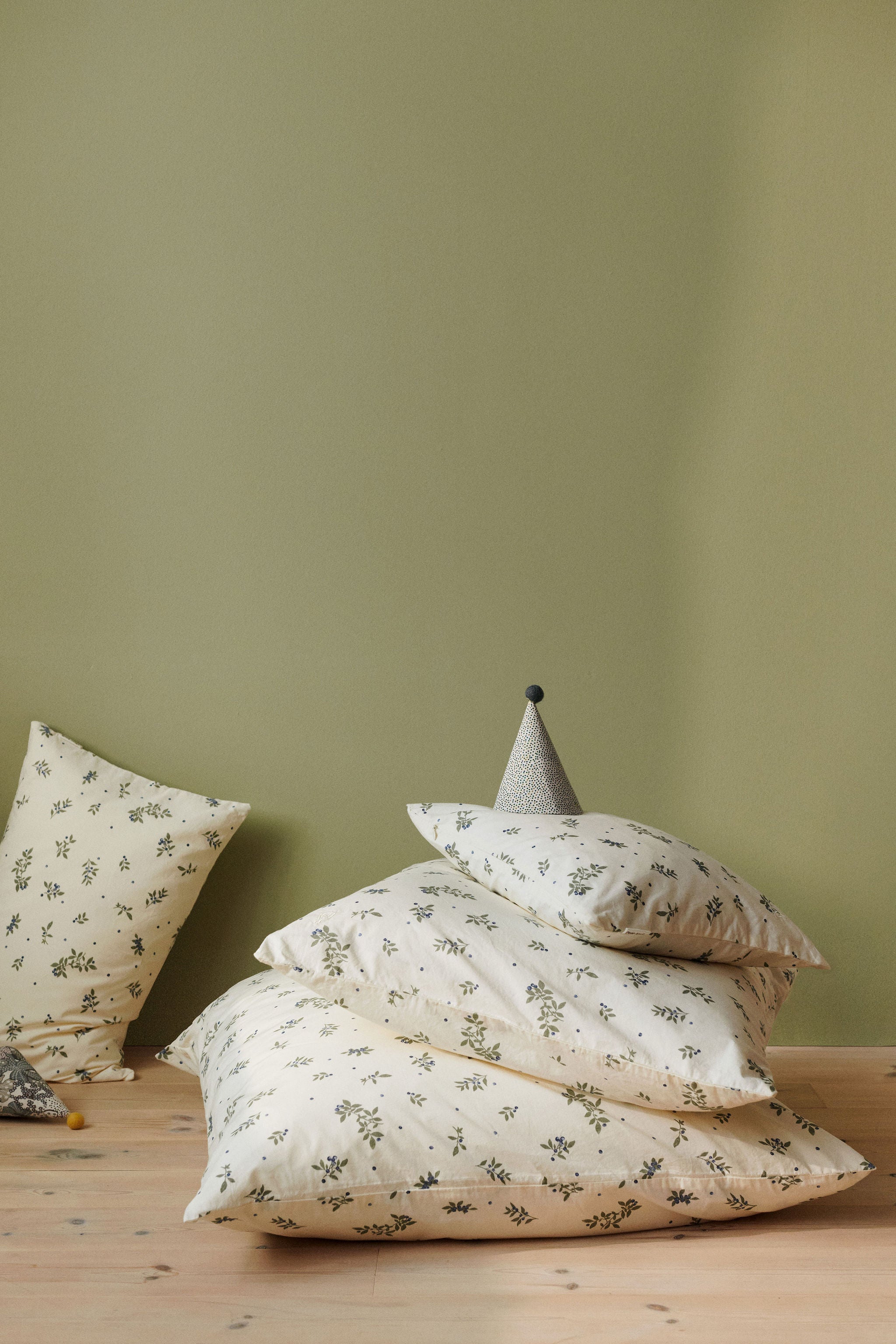 Dear April-Bettwäsche-Duvet-Cover-2-135200-25-2-140200-25-Blueberries