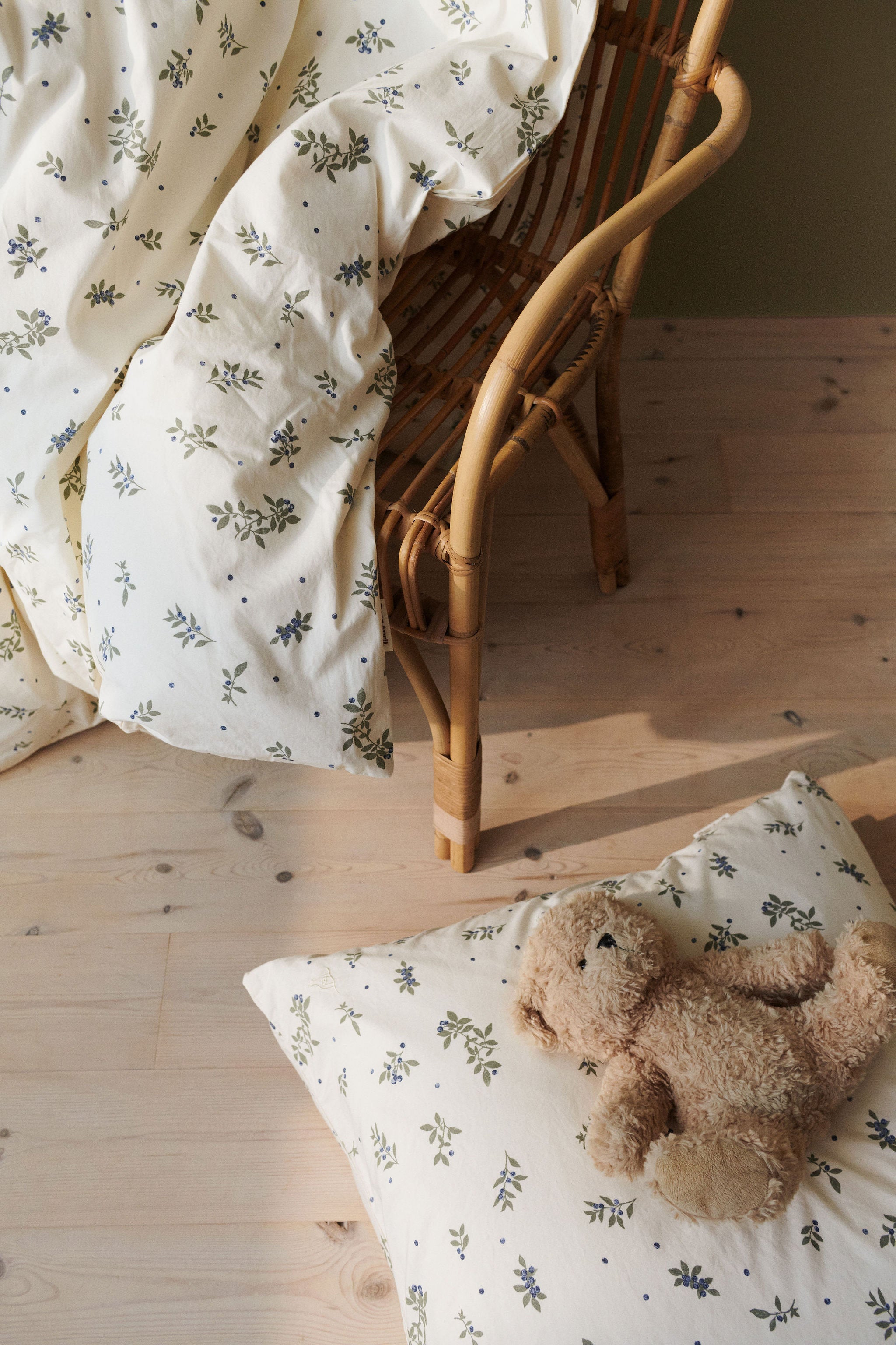 Dear April-Bettwäsche-Duvet-Cover-2-135200-25-2-140200-25-Blueberries