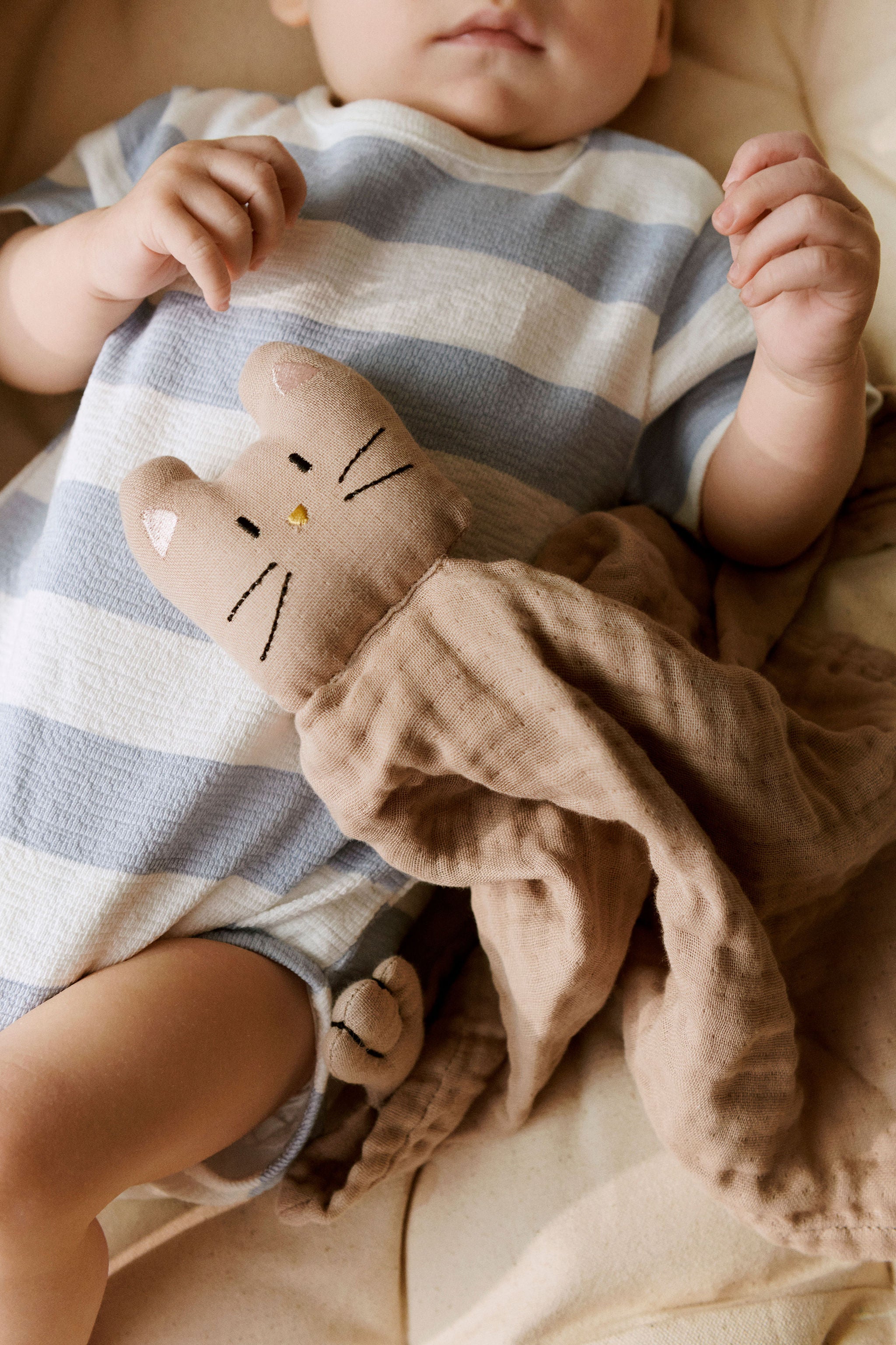 Dear-April-Kitty-Cuddle-cloth-little-mouse-3-152-00