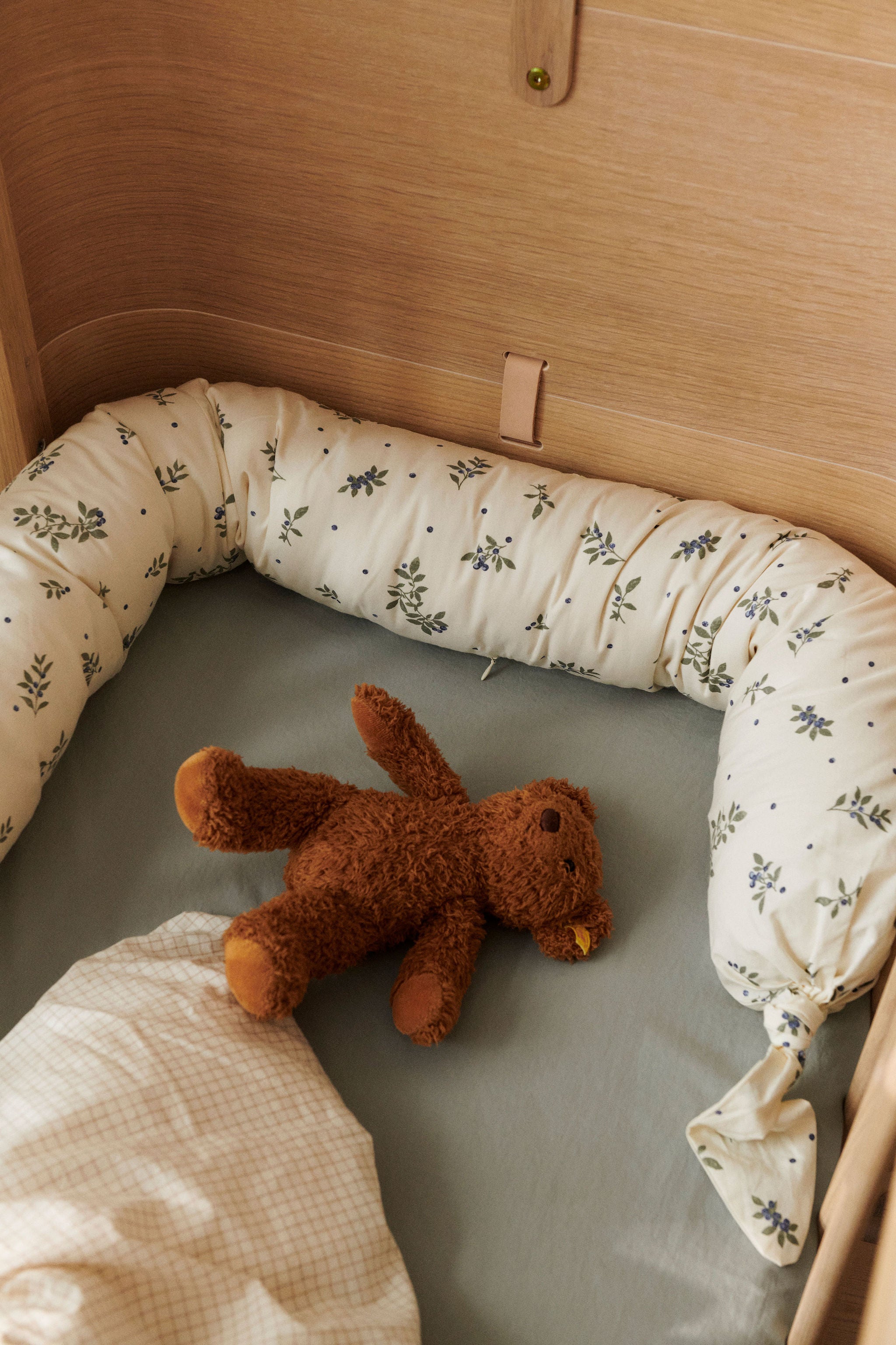 Dear-April-Bettschlange-Blueberries-Skye-4-103-25