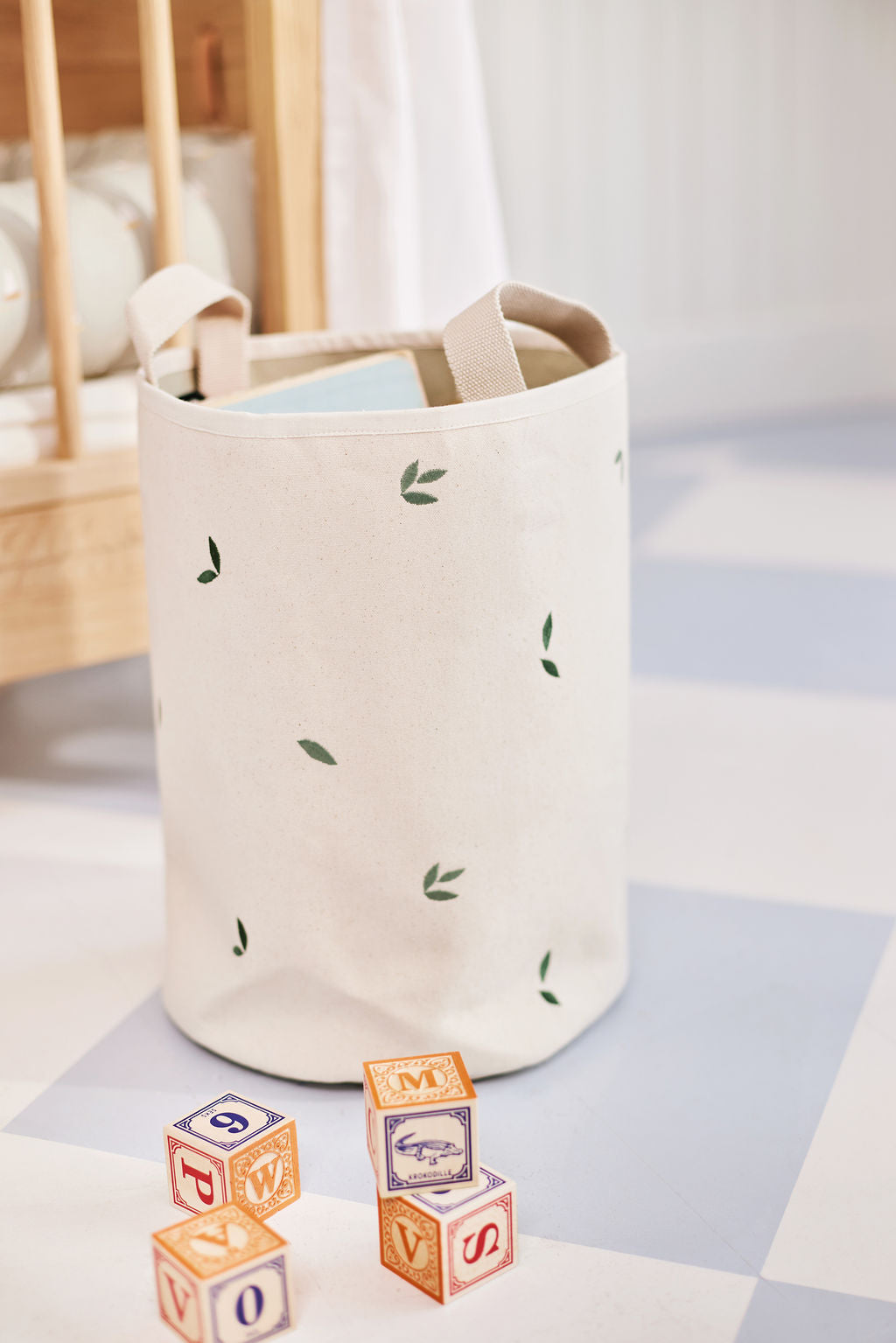 Dear-April-Storage-Basket-Large-Leaves-5-105-13