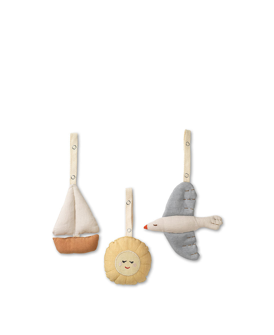 Dear-April-3-pack-toys-sailboats-6-102-00