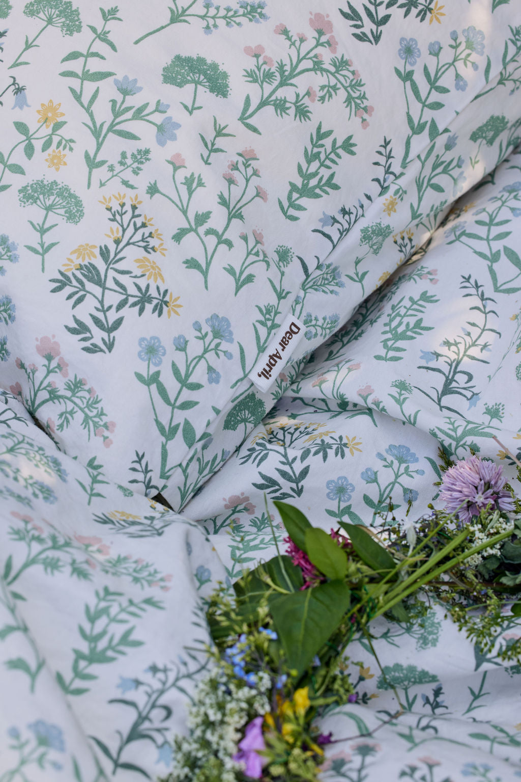 Oliver-Furniture-Dear-April-Summer-Flowers-Duvet-cover-Bettwäsche