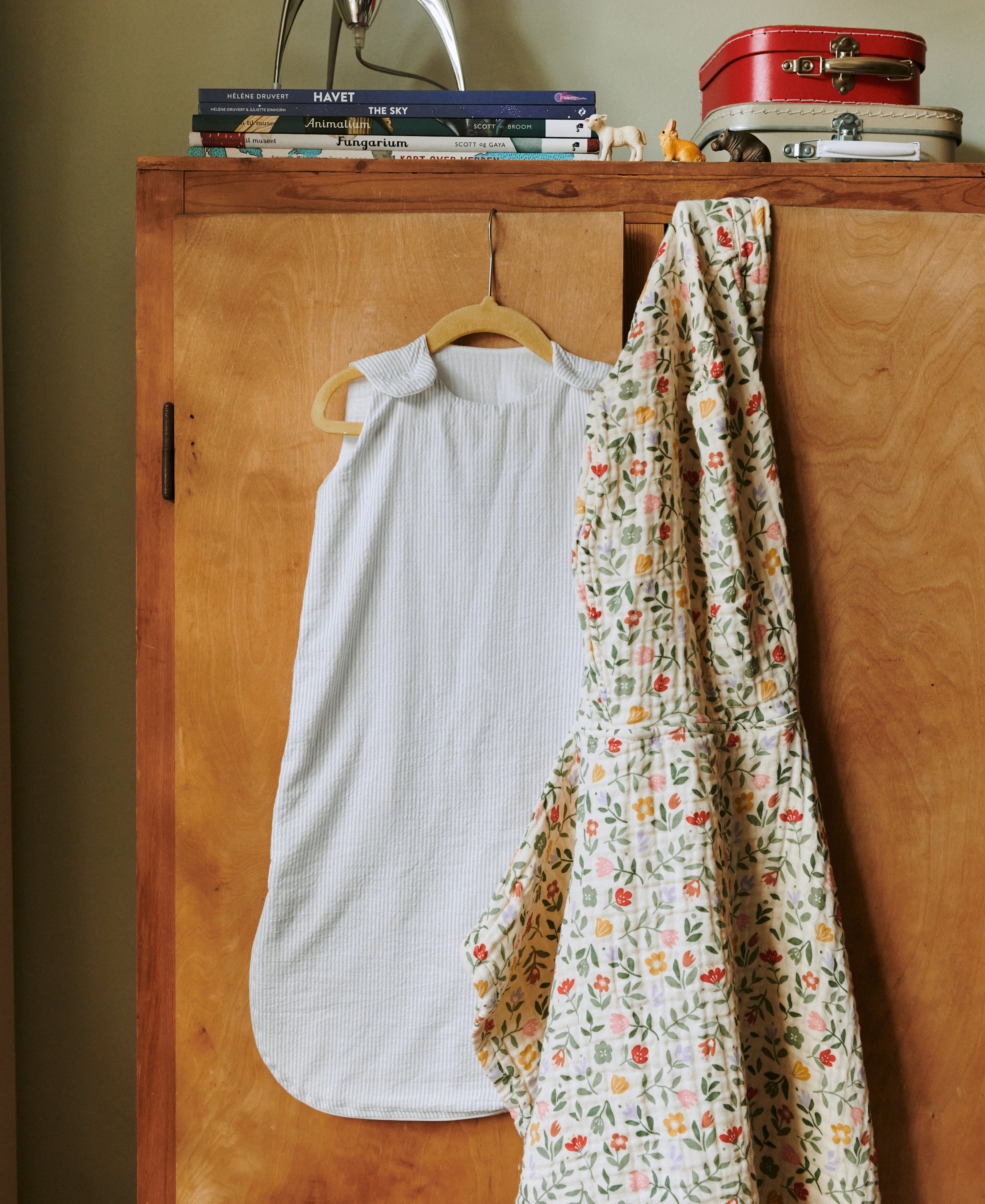 Kinder Badeponcho aus weichem Musselin im Flower-Market-Design
