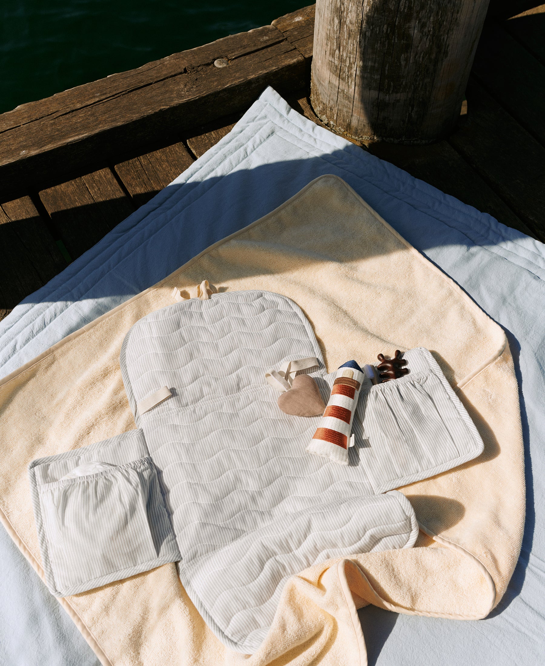 Faltbare Wickelunterlage für Babys im Dew-Stripe-Design