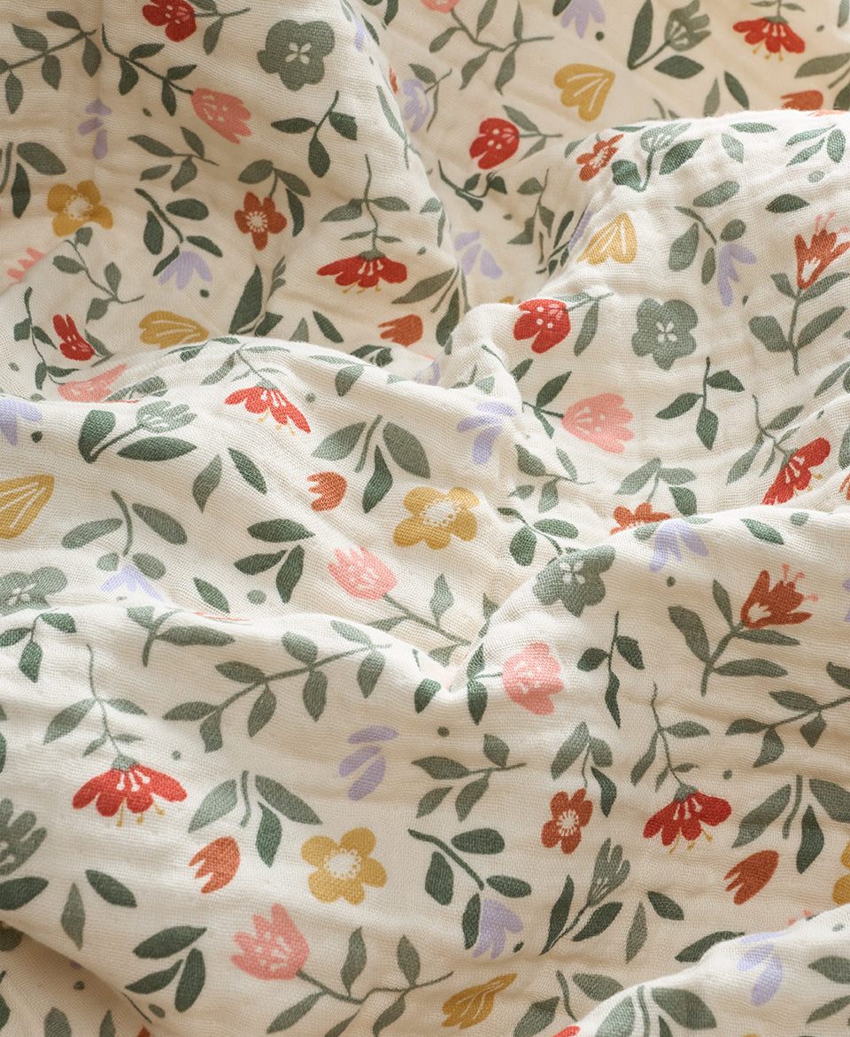 GOTS-zertifizierte Musselin-Babydecke aus 100 Prozent Bio-Baumwolle - mit Blumenmuster