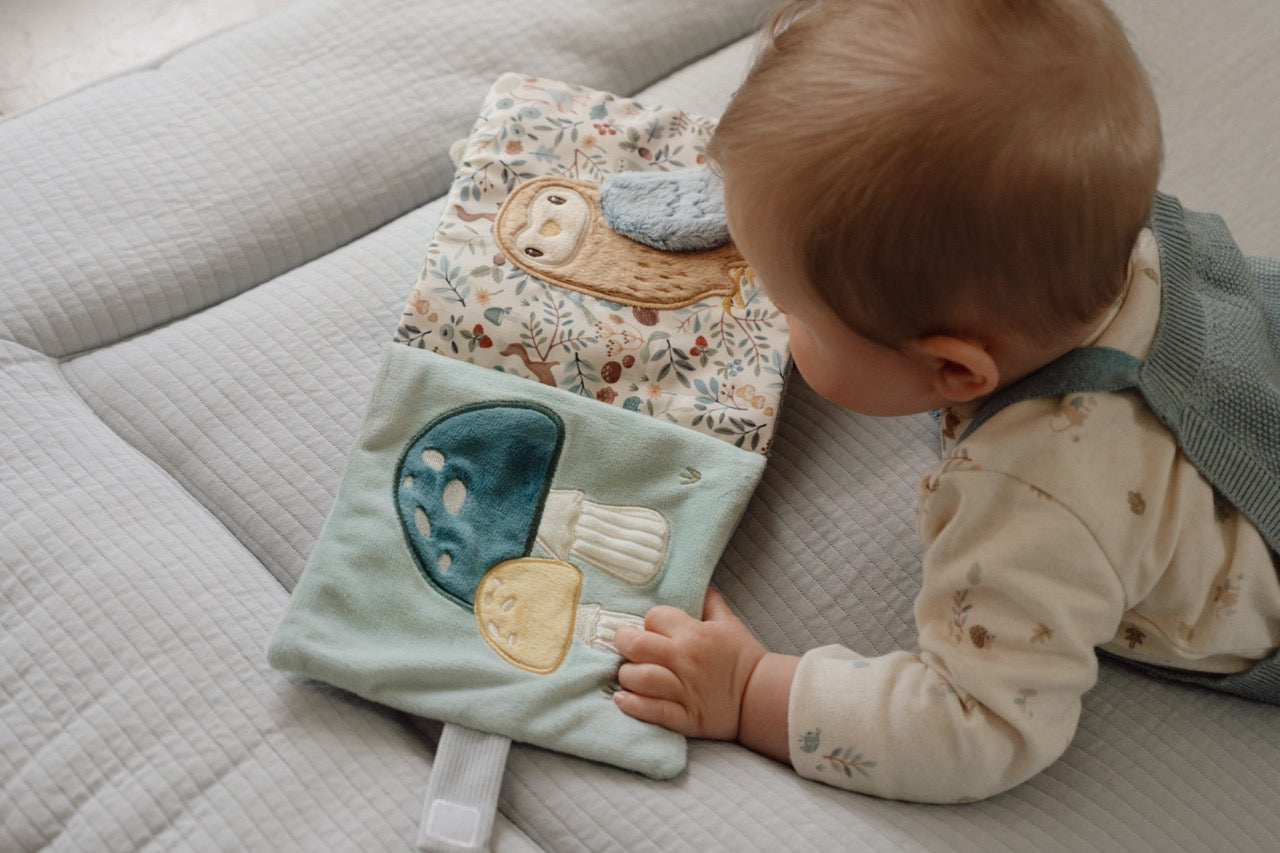 Little-Dutch-Stoffbuch-mit-Aktivitäten-Fühlbuch-Forest-friends-LD8907