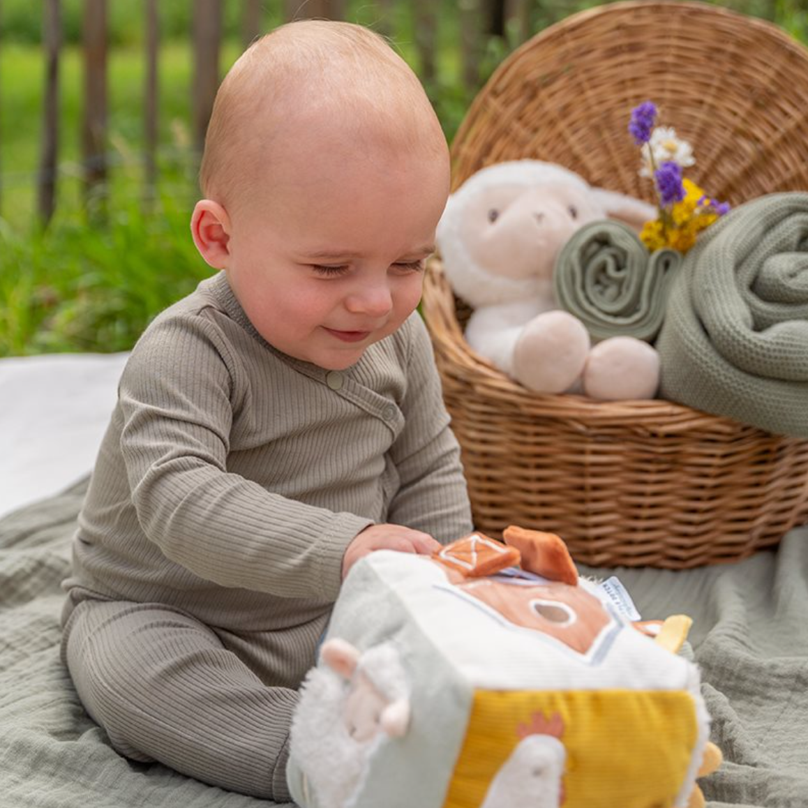 Little-Dutch-Aktivitäten-Würfel-Soft-Little-Farm-LD8809-1