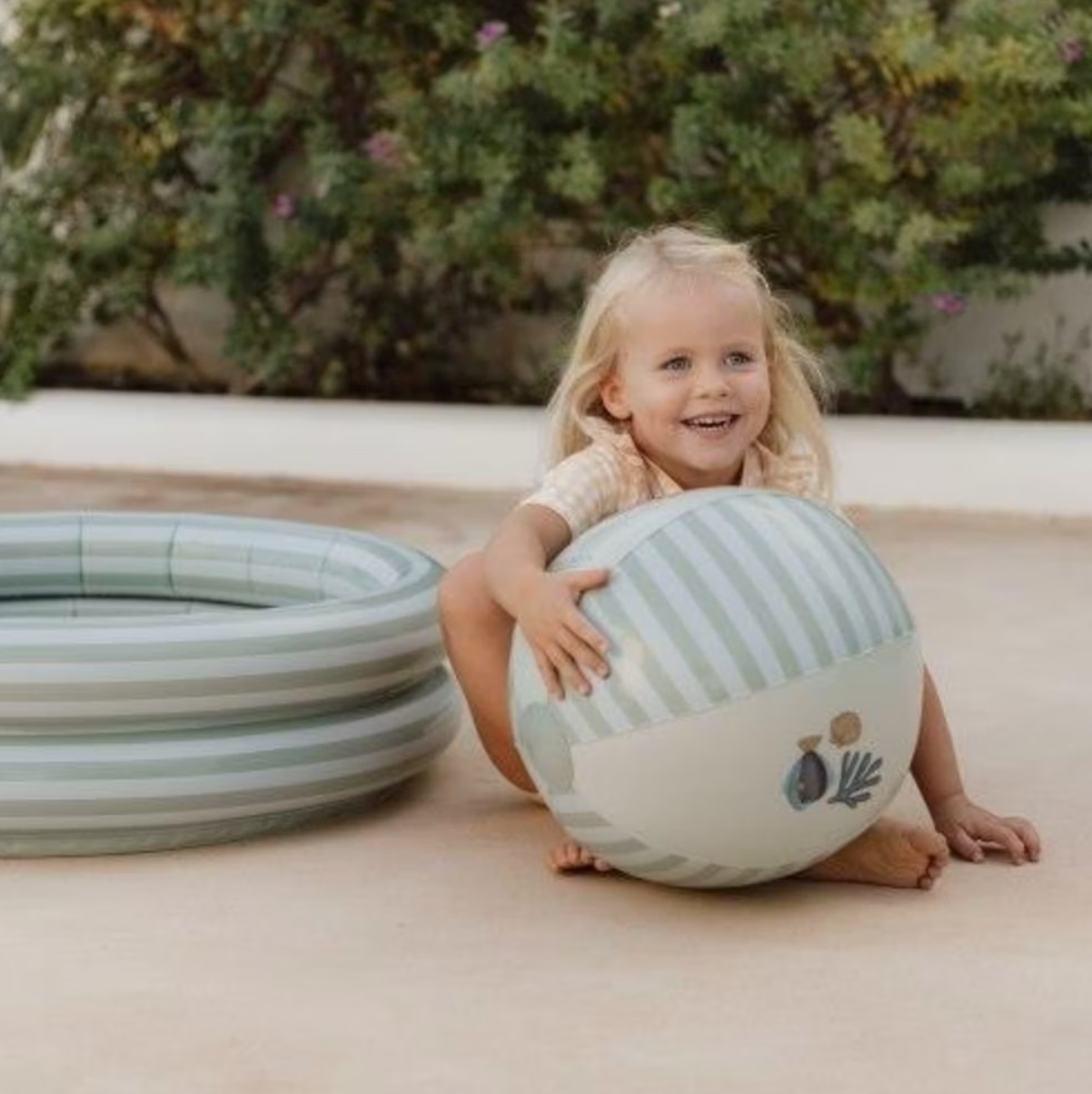 Spielspass mit Beach Ball von Little Dutch