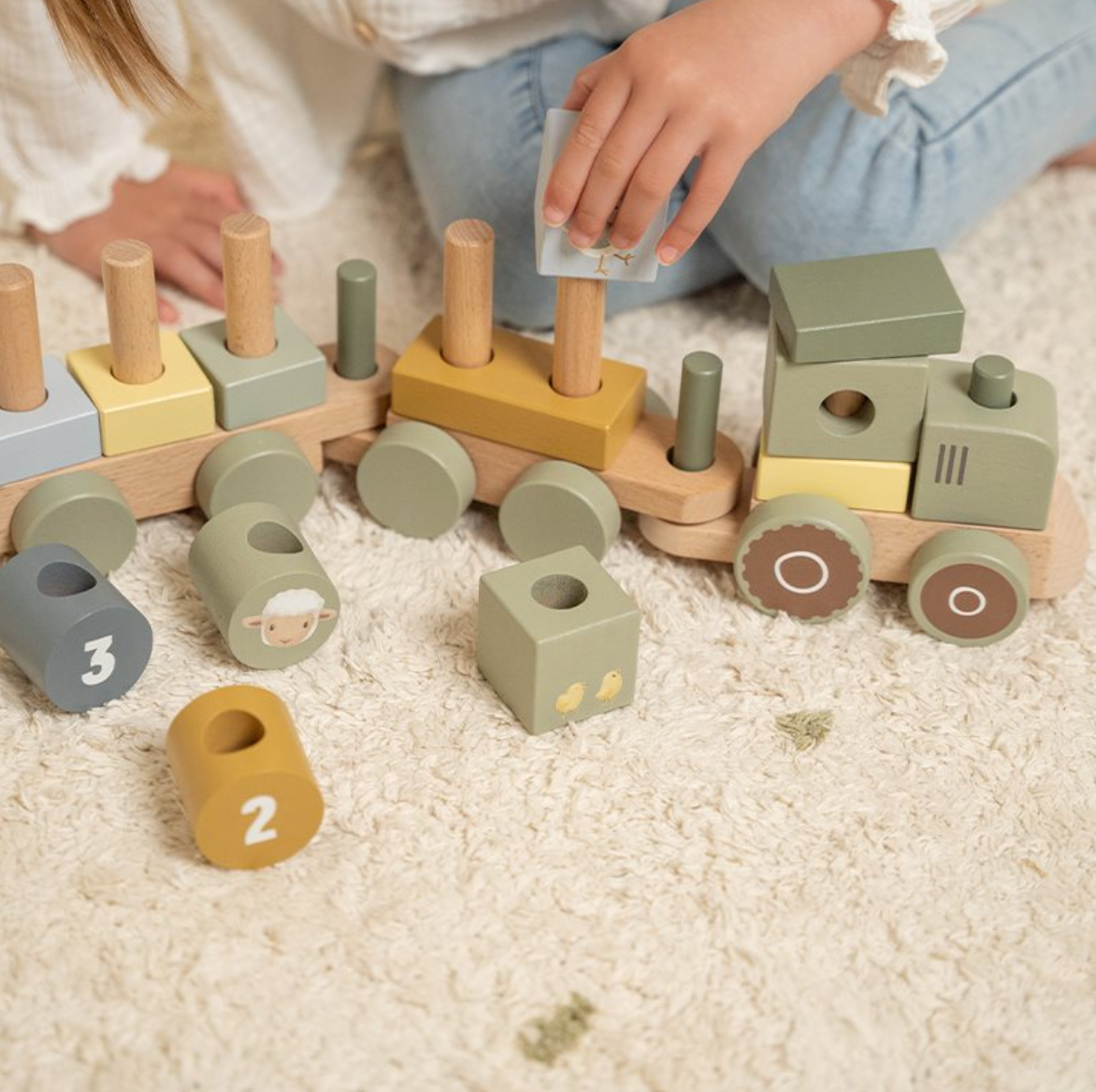 Little-Dutch-Eisenbahn-mit-Steckformen-Traktor-Little-Farm-FSC-LD7154-1