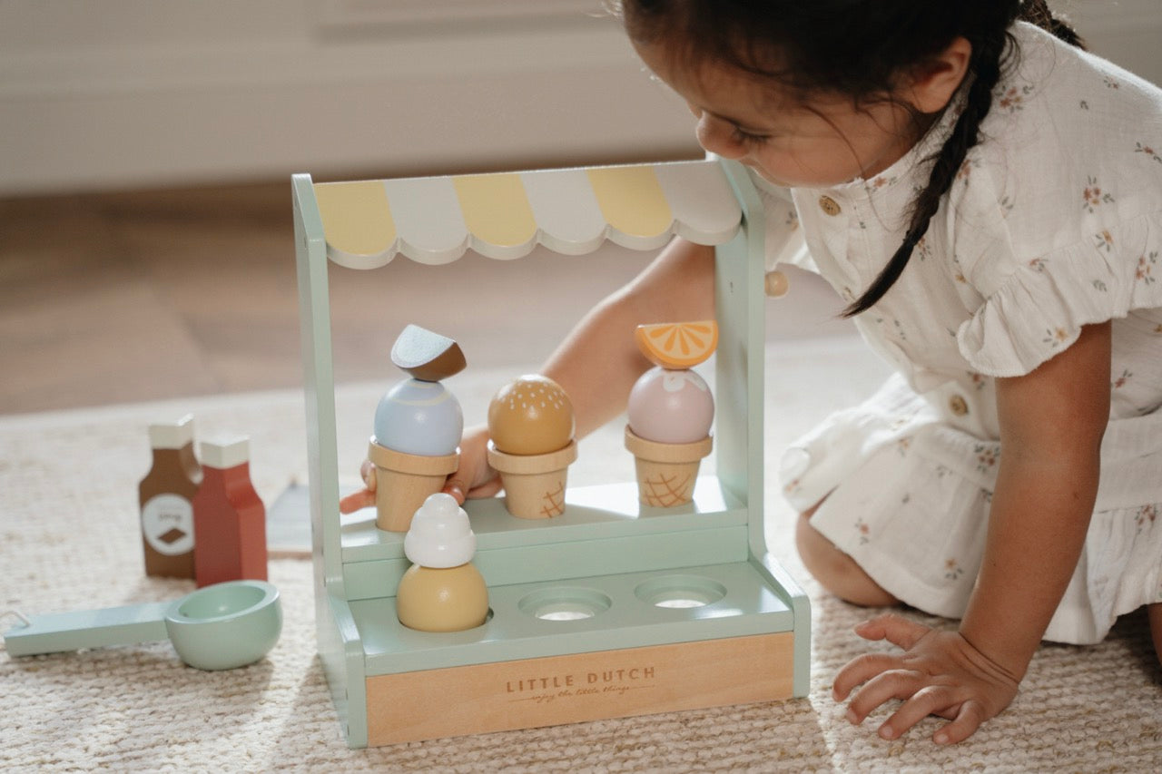 Little-Dutch-Eisstand-Ice-Cream-Shop-LD8024