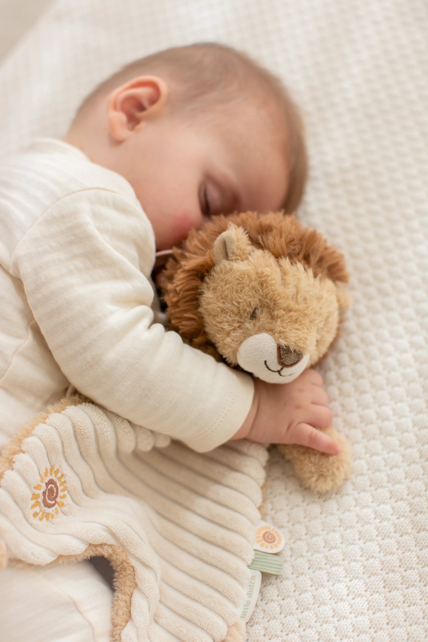 Gelbes Löwen-Kuscheltuch von Little Dutch mit weicher Mähne aus der Serie Safari Friends
