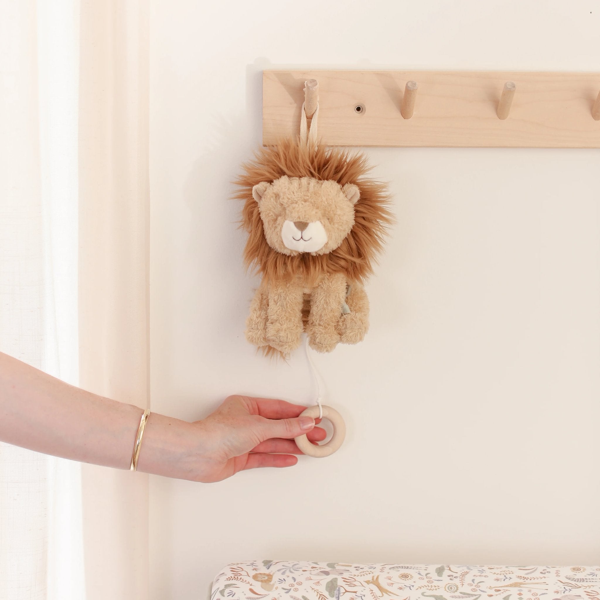 Little Dutch Safari Friends Spieluhr Löwe für das Babyzimmer