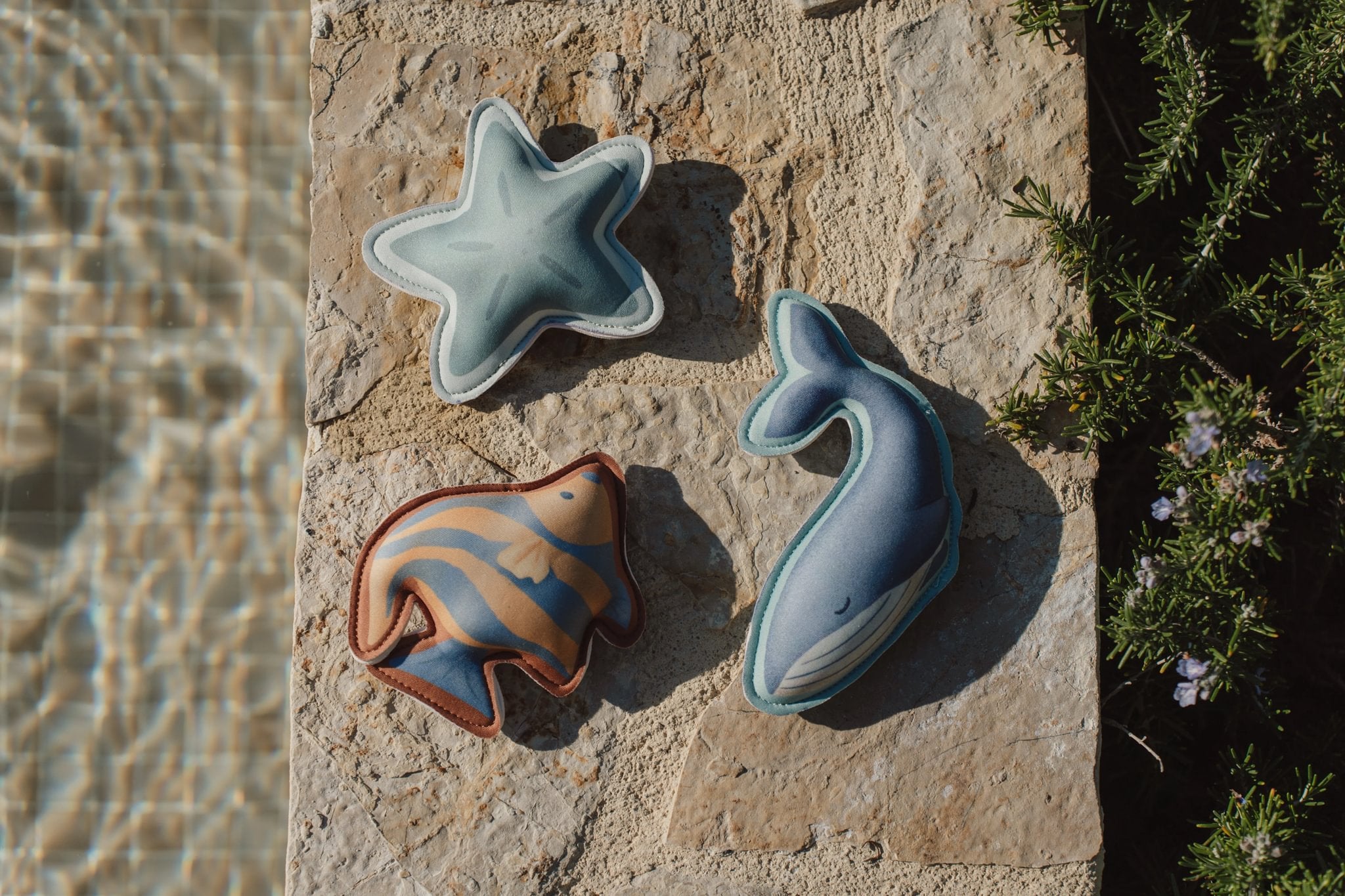 Detailansicht der drei sinkenden Little Dutch Tauchfiguren Ocean World