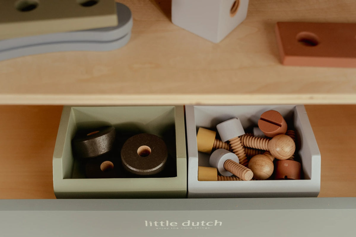 Schrauben und Zubehör aus Holz für die Werkbank von Little Dutch
