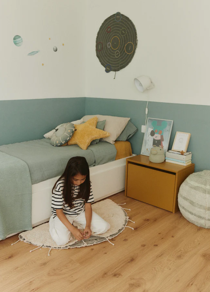 Kinderzimmer Teppich Mond von Lorena Canals