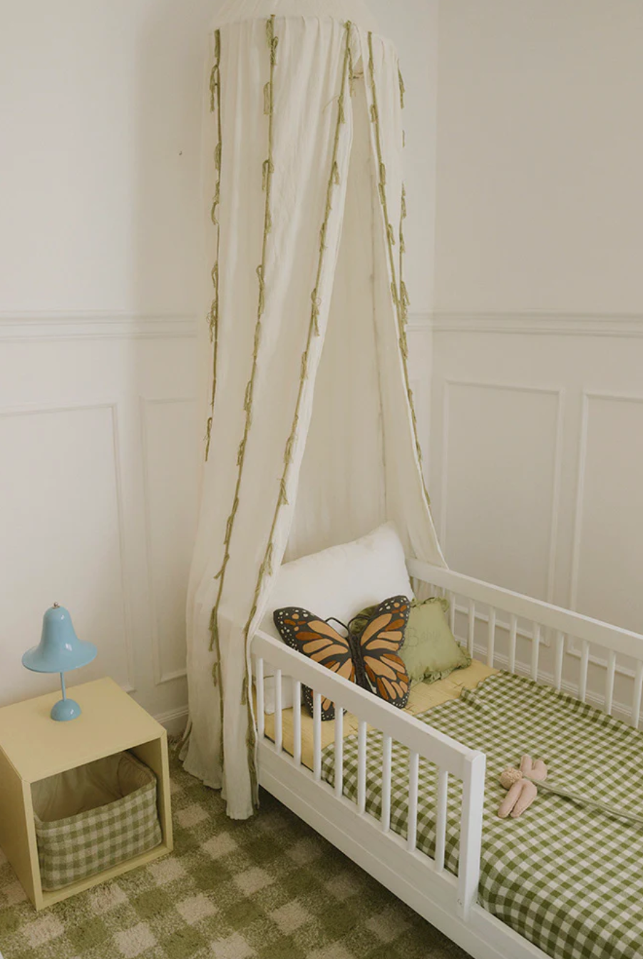 Lorena Canals Baumwollteppich mit Vichy Muster für Wohnräume und Kinderzimmer.