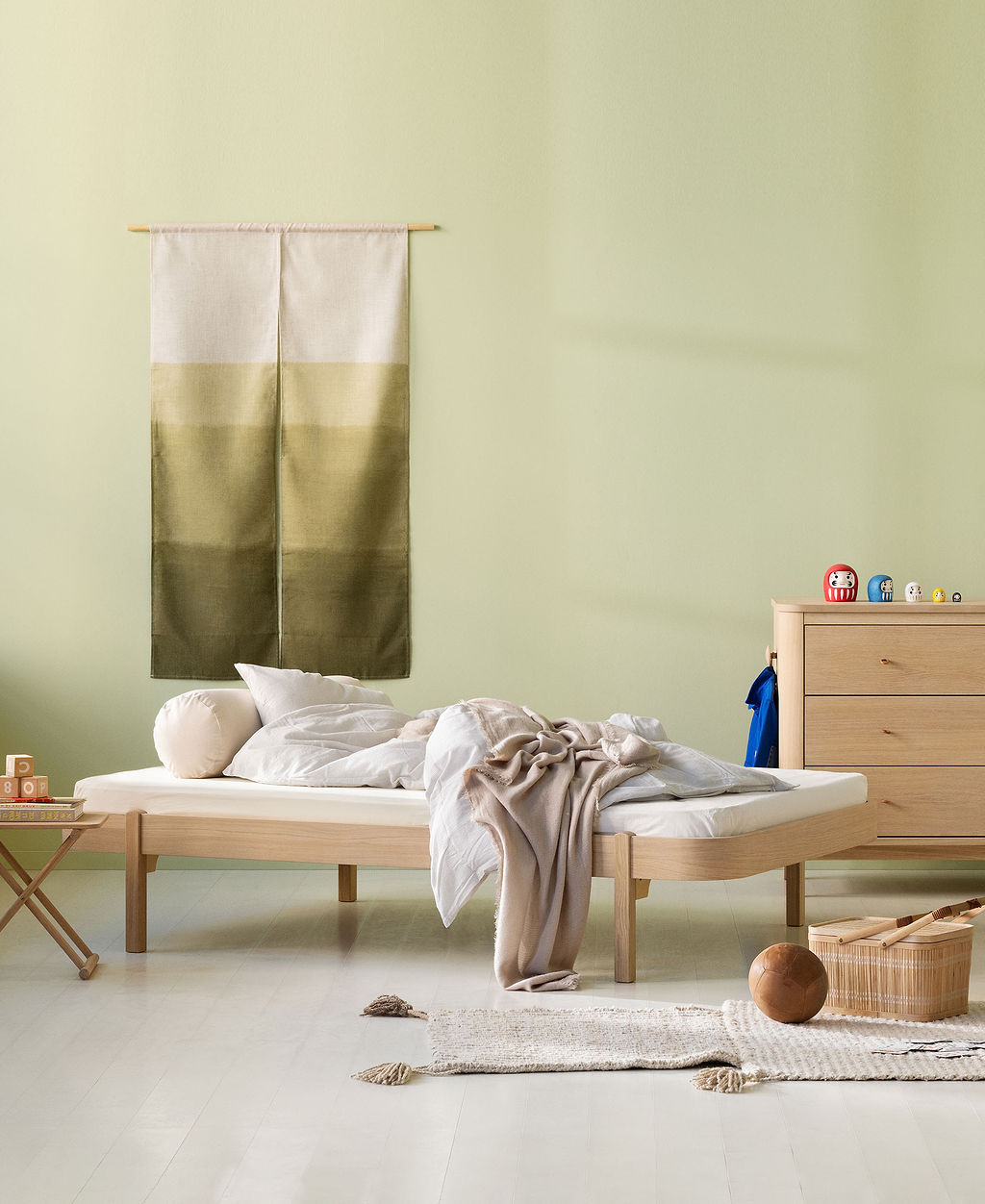 Nordisches Design mit schlichtem Loungerbett aus Eiche von Oliver Furniture