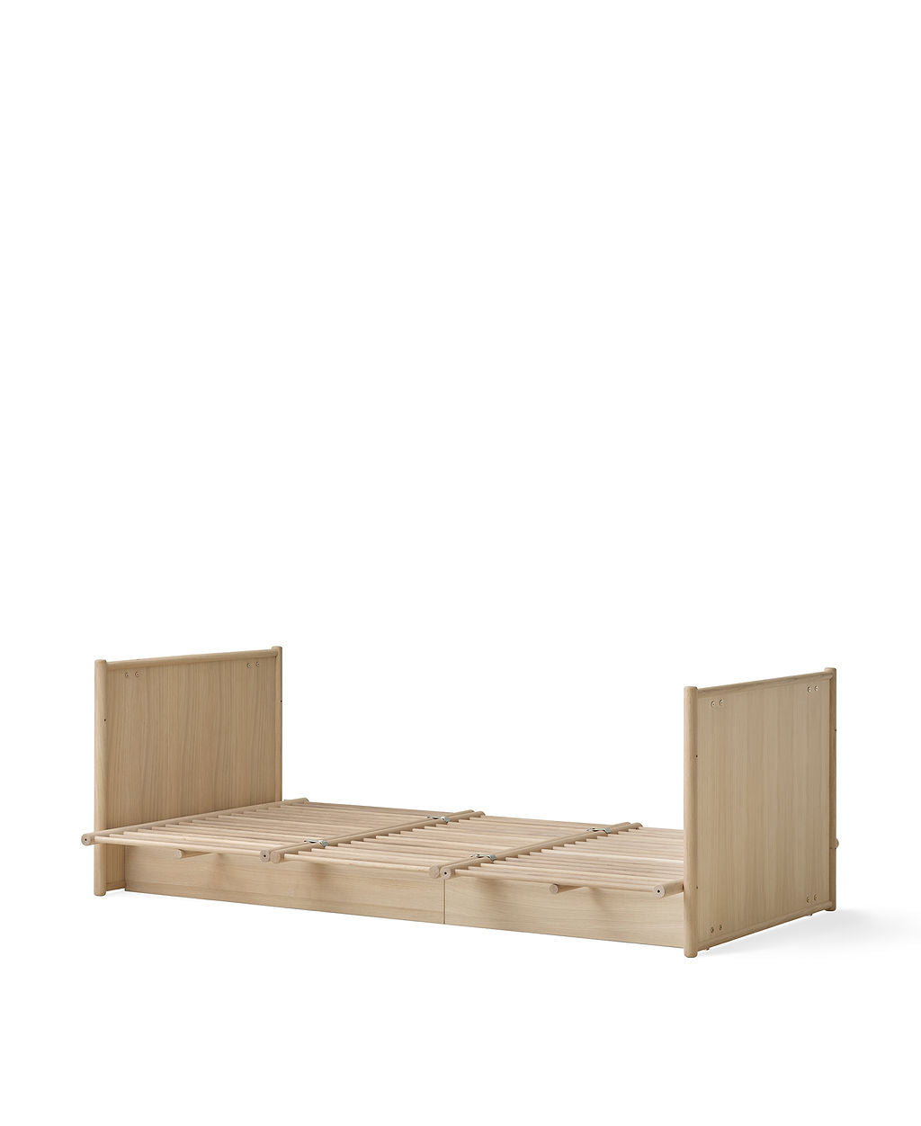 Oliver Furniture Camp Novel Juniorbett in der Grösse 120x200cm - in skandinavischem Stil und aus Eiche.
