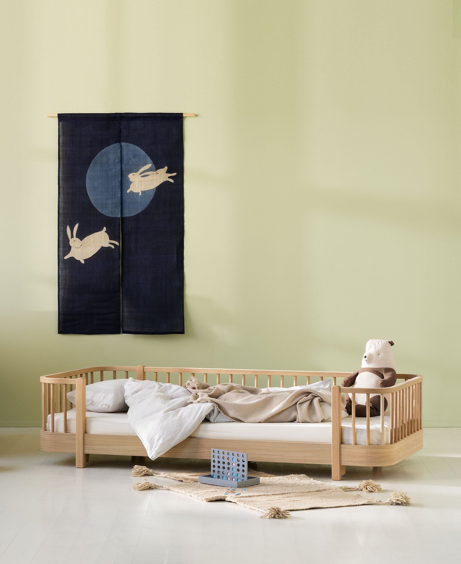 Skandinavisches Bodenbett aus massiver Eiche von Oliver Furniture