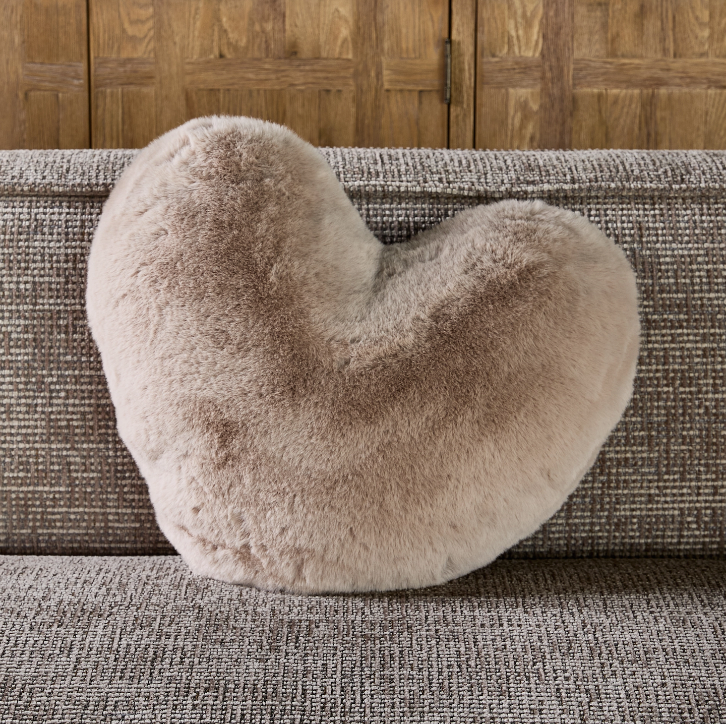 Herzförmiges Faux-Fur-Kissen Heather Alba von Rivièra Maison
