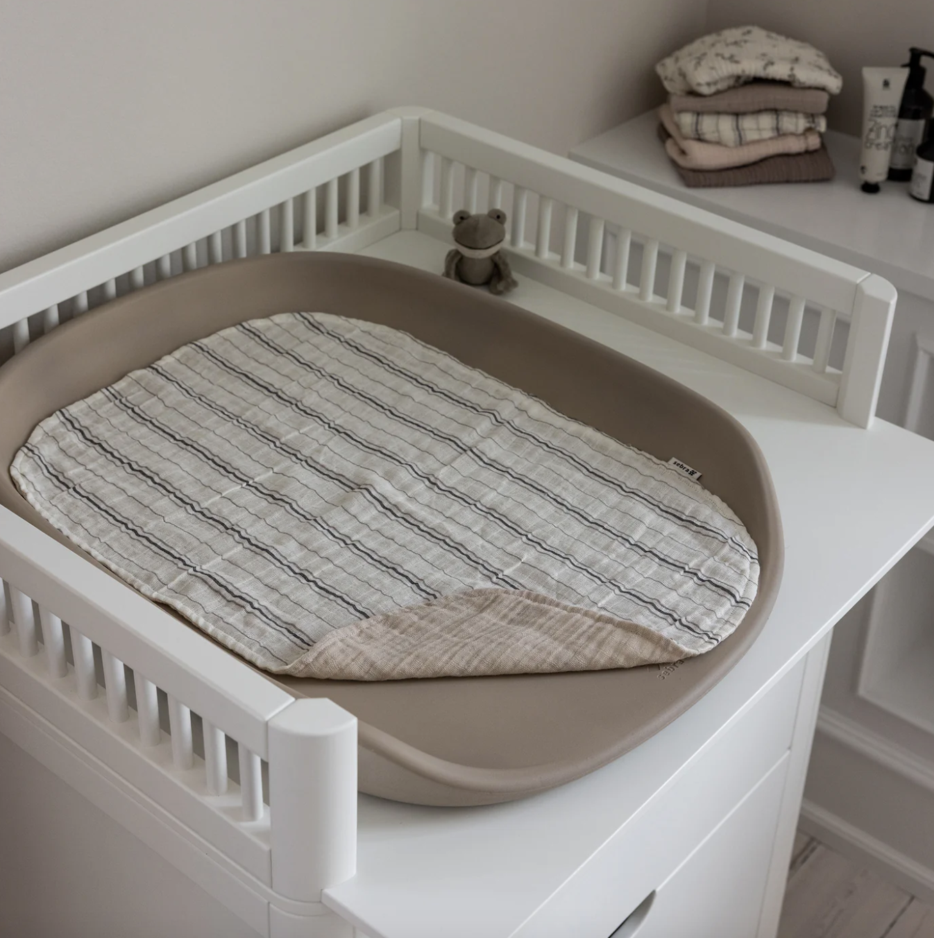 Sebra-Musselin-Wickelunterlage-Cream-stripe-101030015