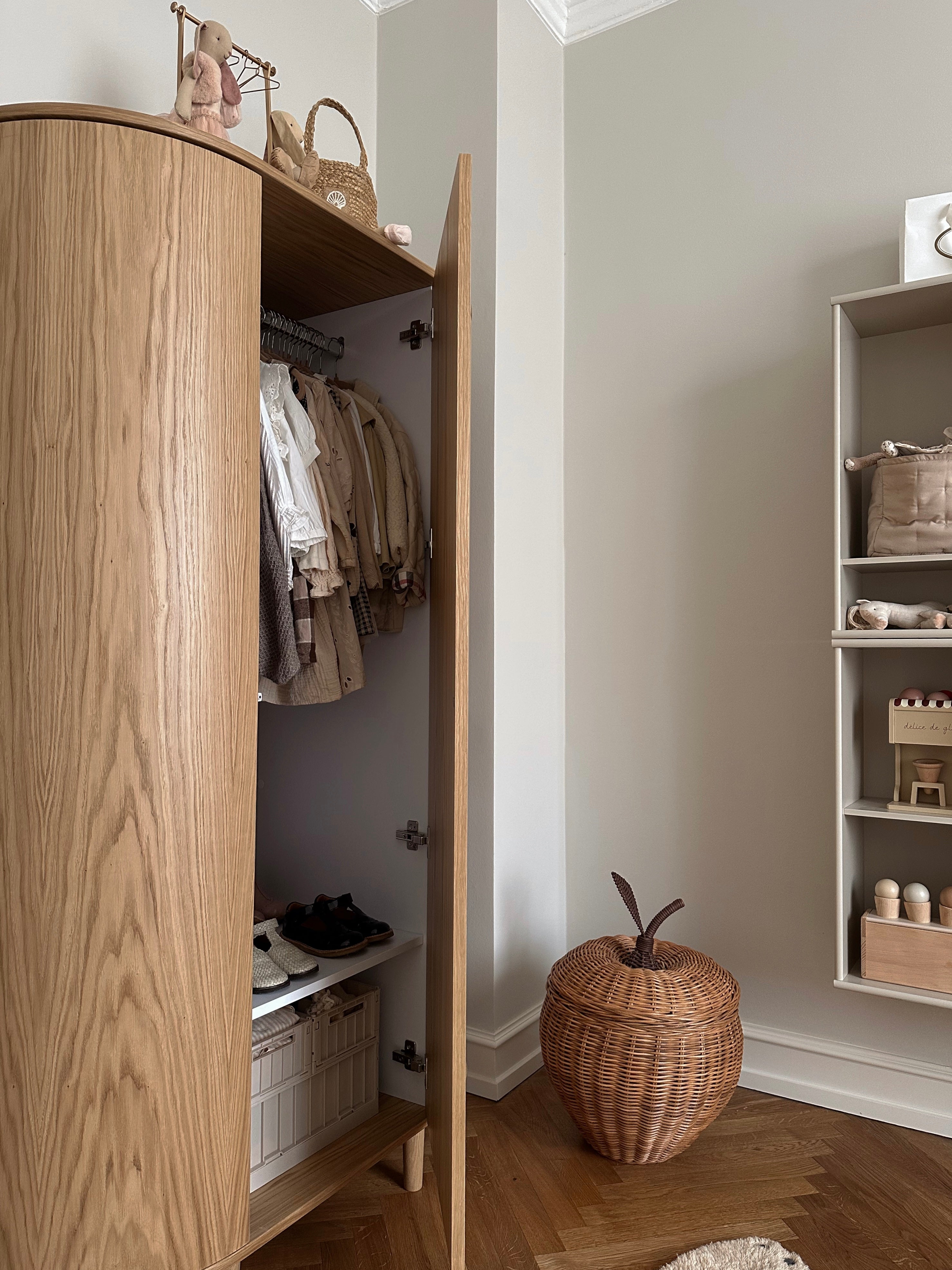 KAS Copenhagen wardrobe Kai white