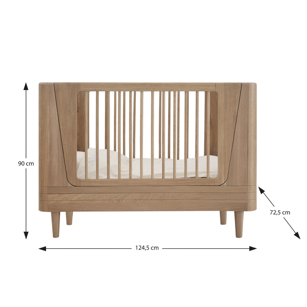 Detailaufnahme der massiven Eiche und der klaren matten Lackierung des We Are Bitte Babybetts Nature 2.0