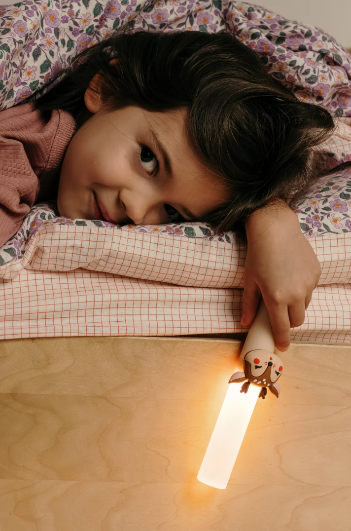 Zoofamily Zoo Light Deer Lampe als Einschlafhilfe und mobiles Nachtlicht für Kinder unterwegs und zuhause.