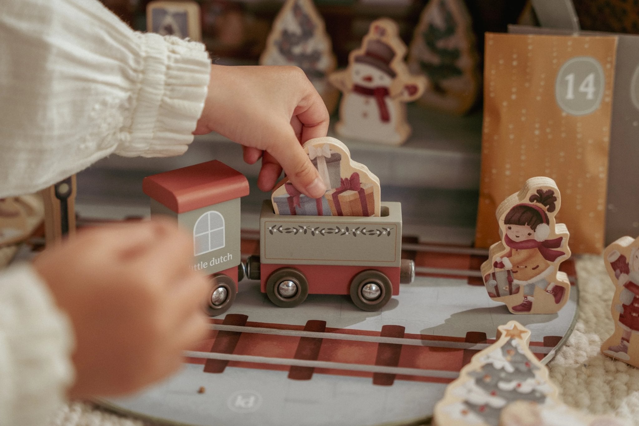 Little-Dutch-Adventskalender-Zug-FSC-LD4880