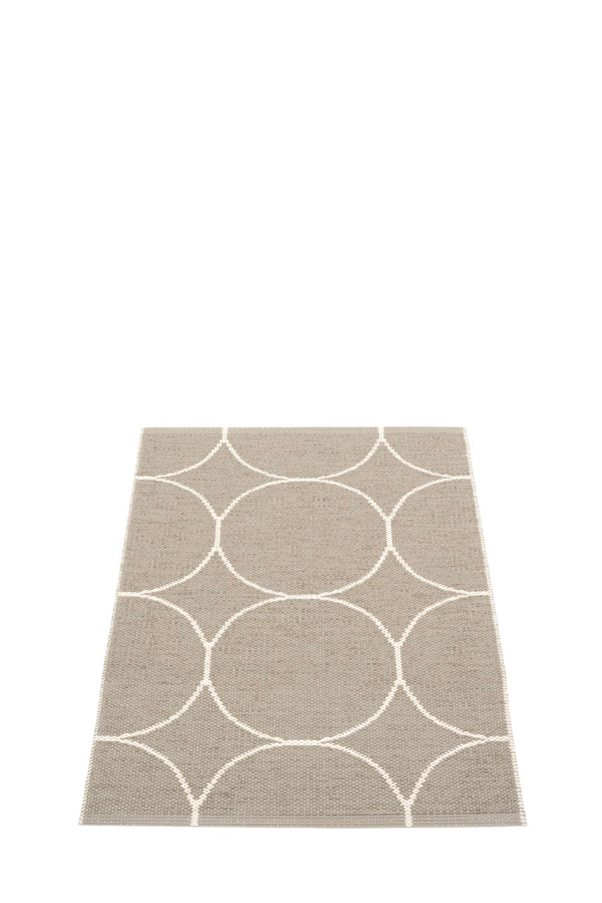 Pappelina-Boo-Dark-Linen-Carpet