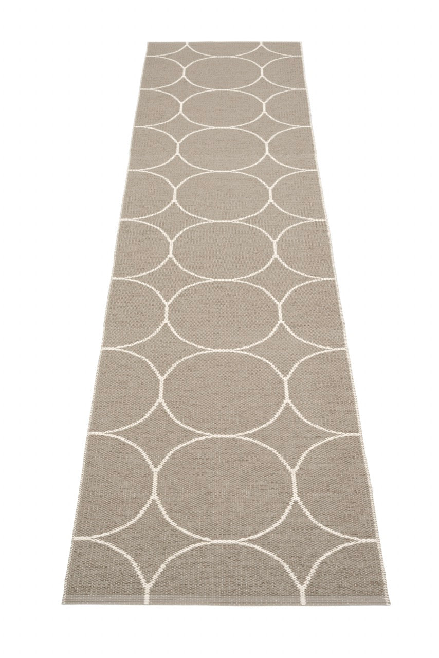 Pappelina-Boo-Dark-Linen-Carpet