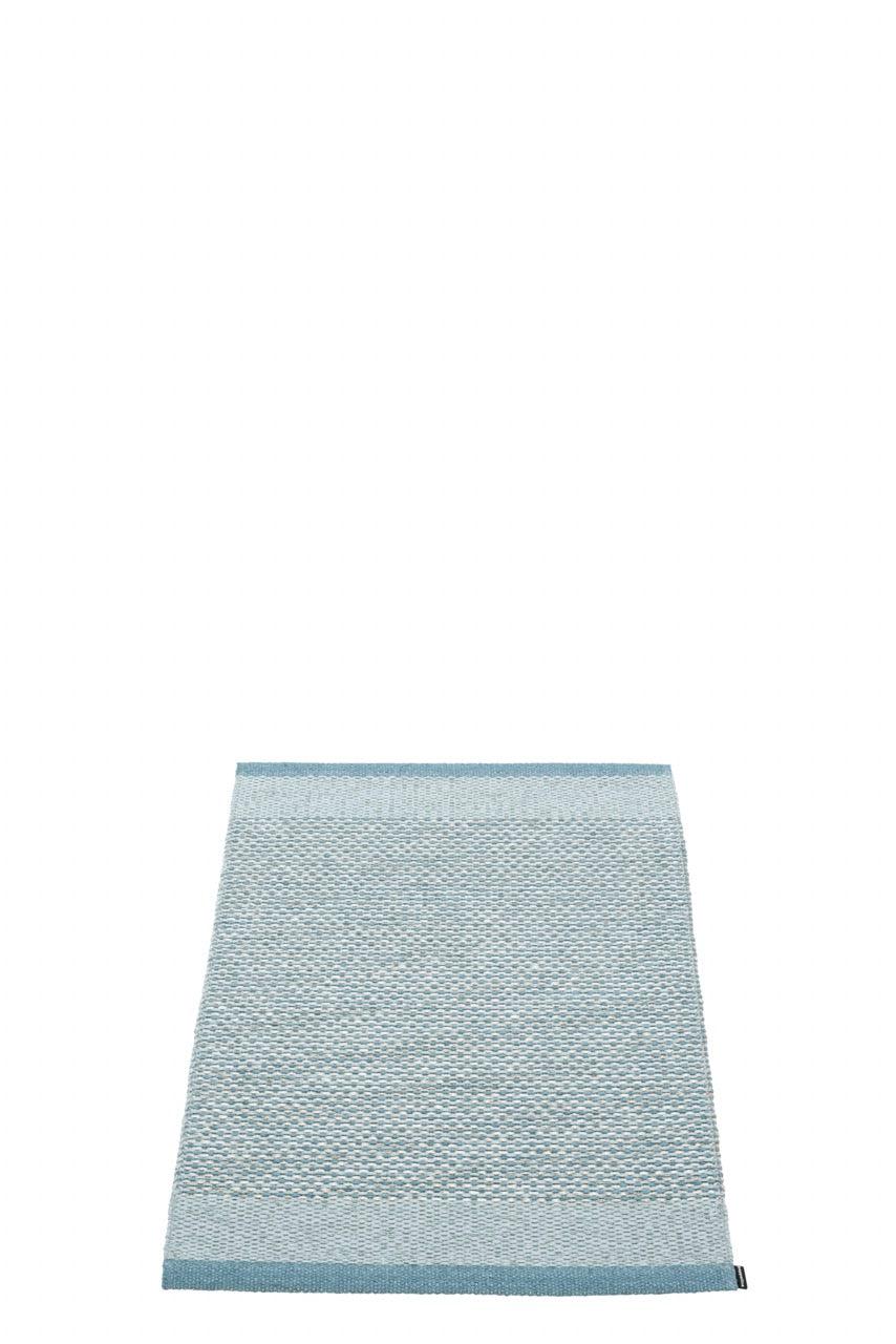 Pappelina-Teppich-Edit-Blue Fog Stone Metallic Dove Blue