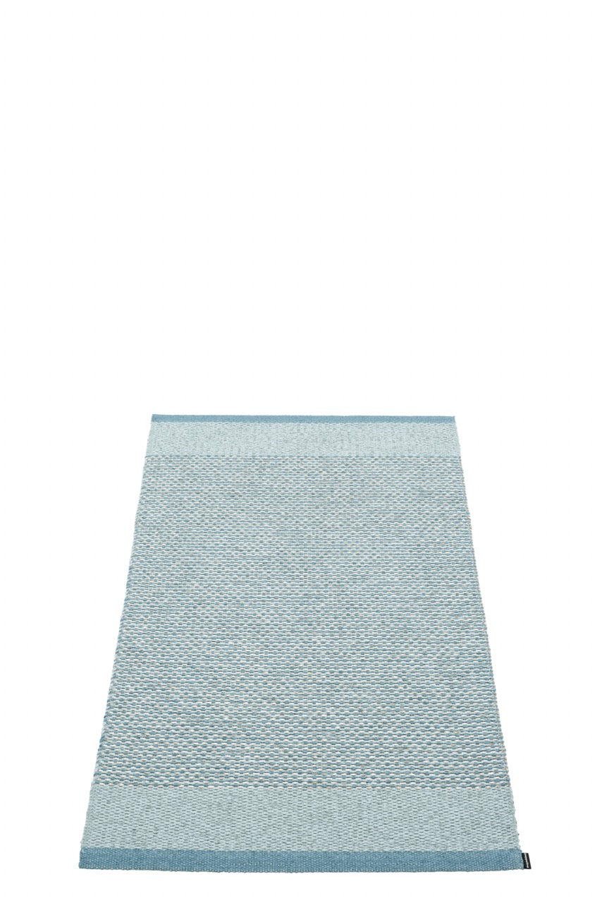 Pappelina-Teppich-Edit-Blue Fog Stone Metallic Dove Blue