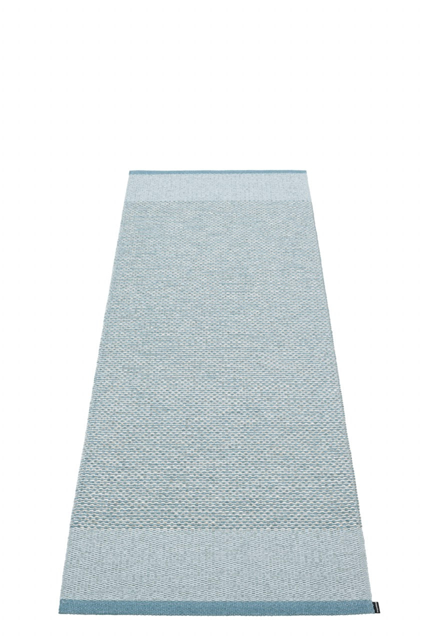 Pappelina-Teppich-Edit-Blue Fog Stone Metallic Dove Blue