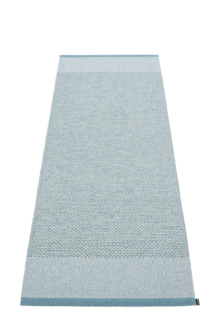 Pappelina-Teppich-Edit-Blue Fog Stone Metallic Dove Blue