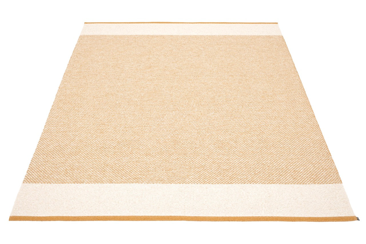 Pappelina-Teppich-Edit-Ochre Vanilla Beige Metallic