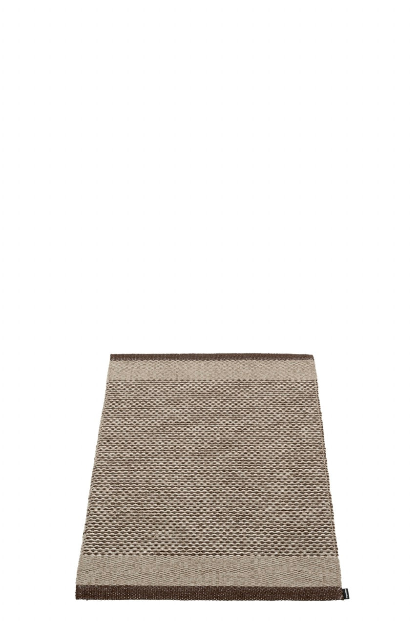 Pappelina-Dark-brown--dark-linen-metallic-teppich