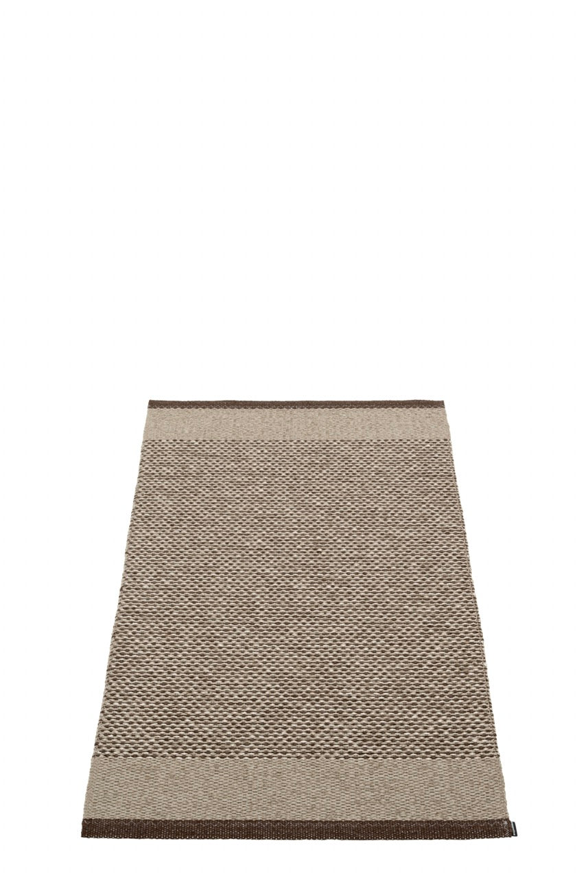 Pappelina-Dark-brown--dark-linen-metallic-teppich