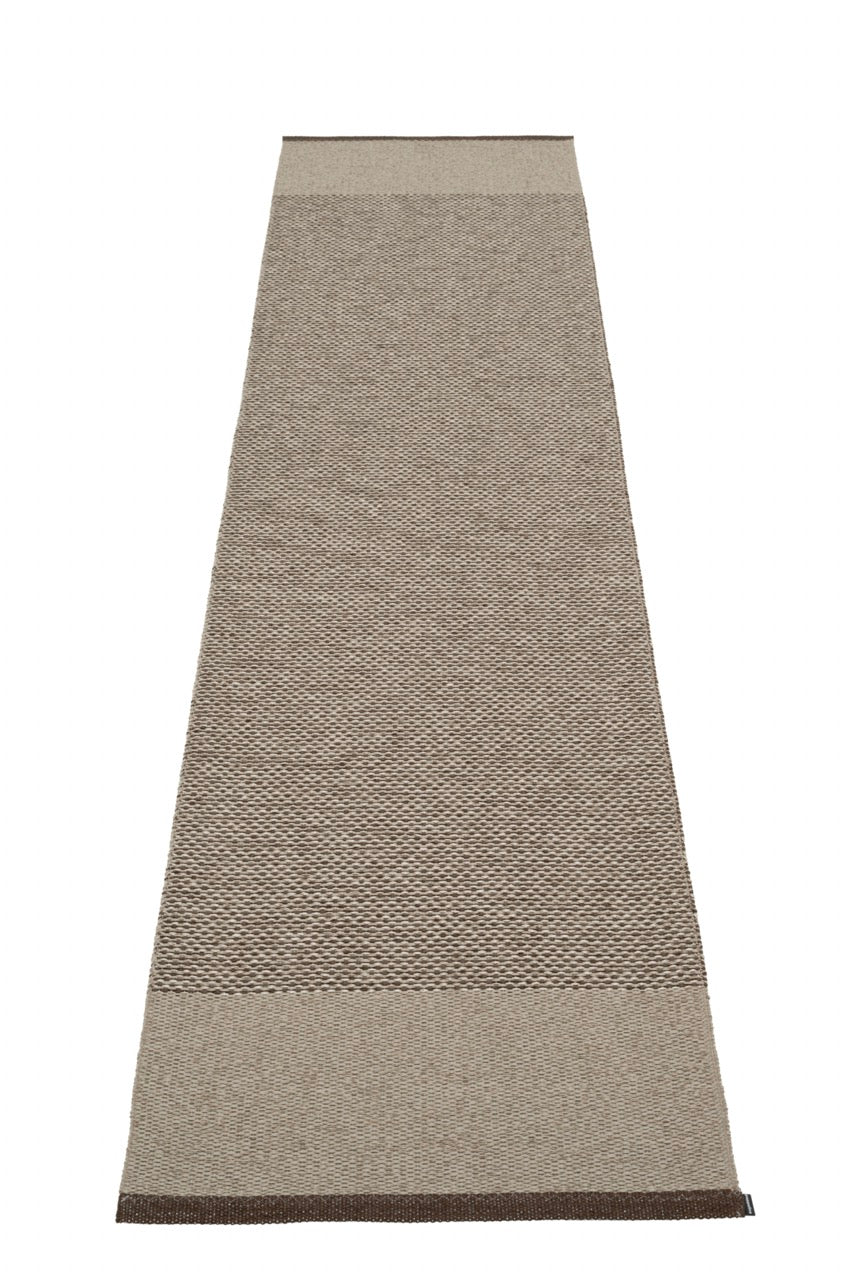 Pappelina-Dark-brown--dark-linen-metallic-teppich